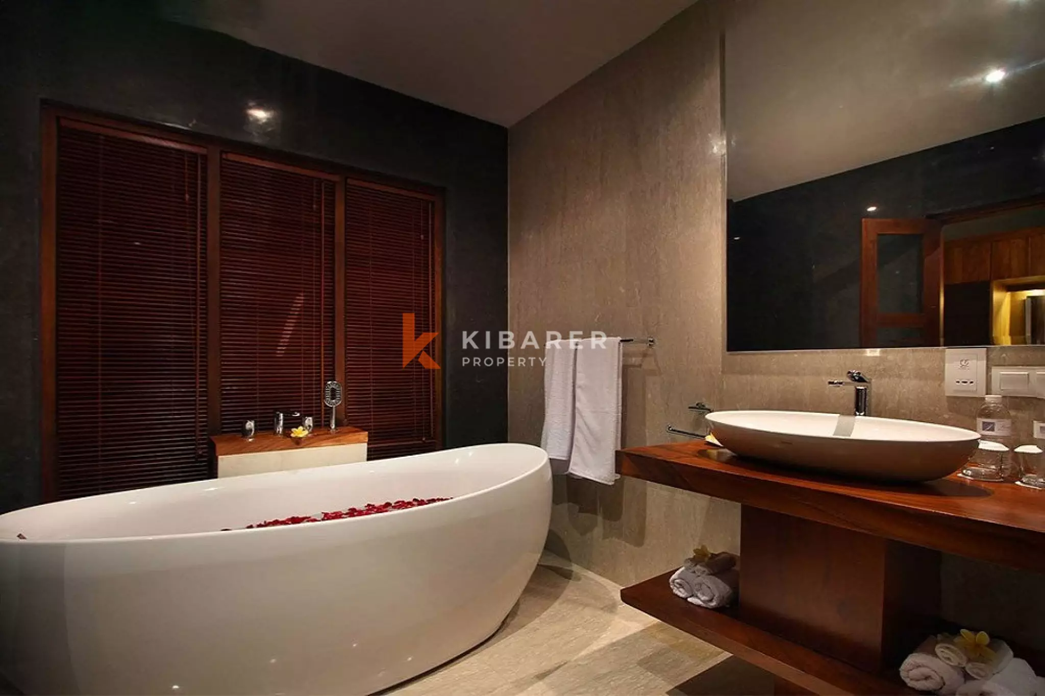 Luxury Architectural Five-Bedrooms Villa in Hillside Jimbaran — image 15