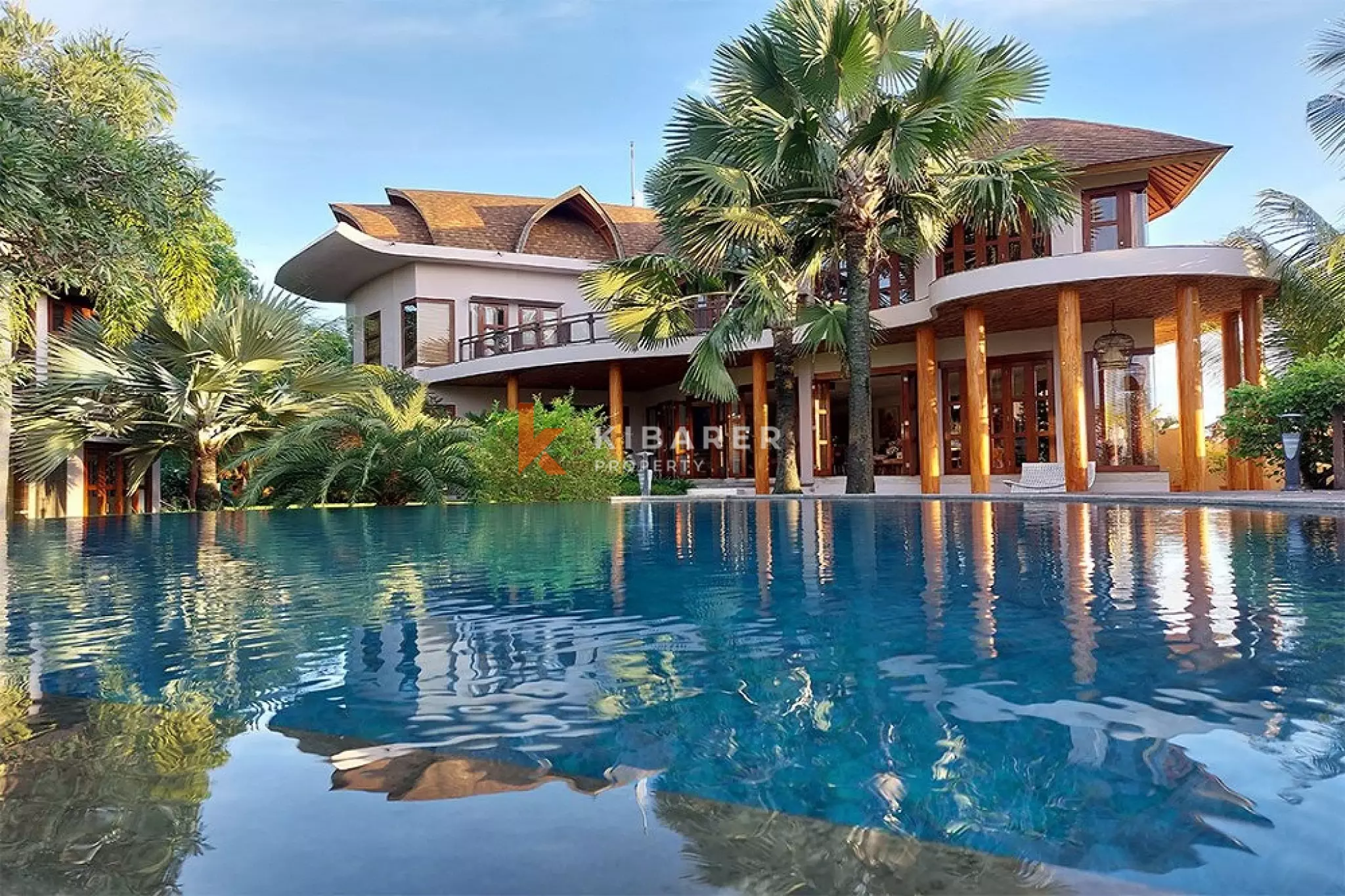 Luxury Architectural Five-Bedrooms Villa in Hillside Jimbaran