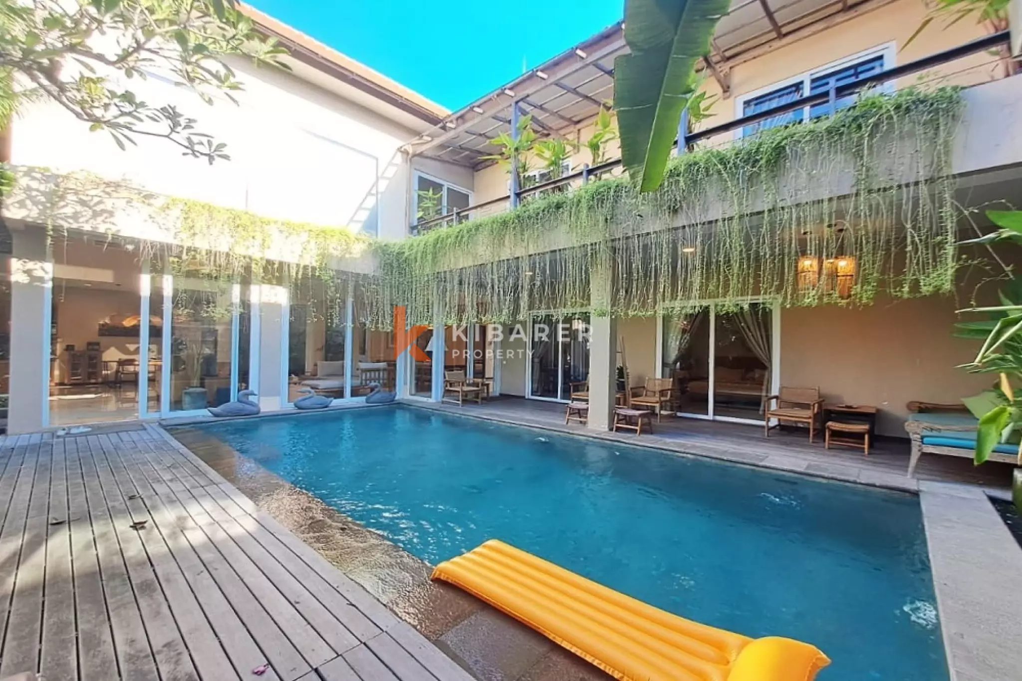 Contemporary Tropical Enclosed Five-Bedrooms in Heart of Seminyak