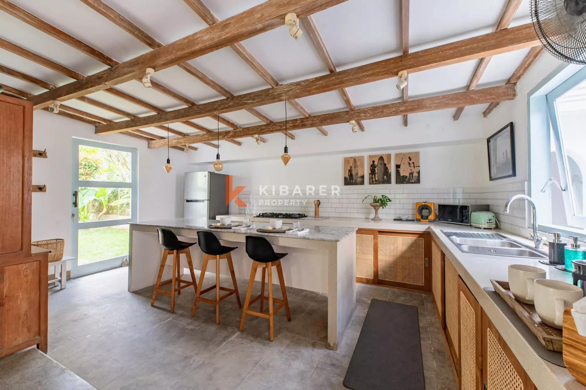 Tropical Haven Four Bedroom Villa in Pererenan — image 17
