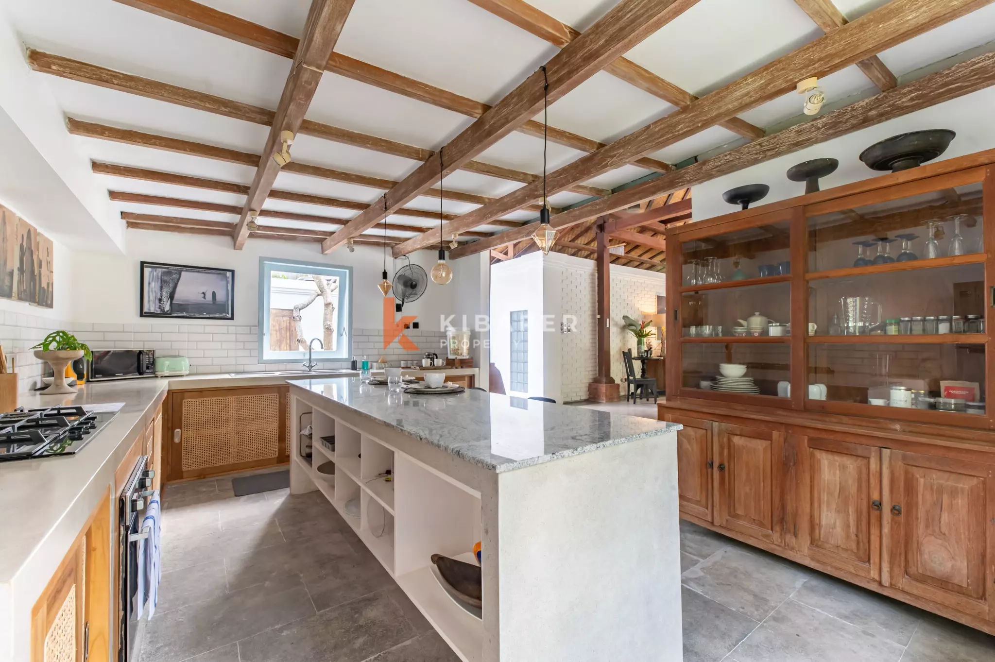 Tropical Haven Four Bedroom Villa in Pererenan — image 19