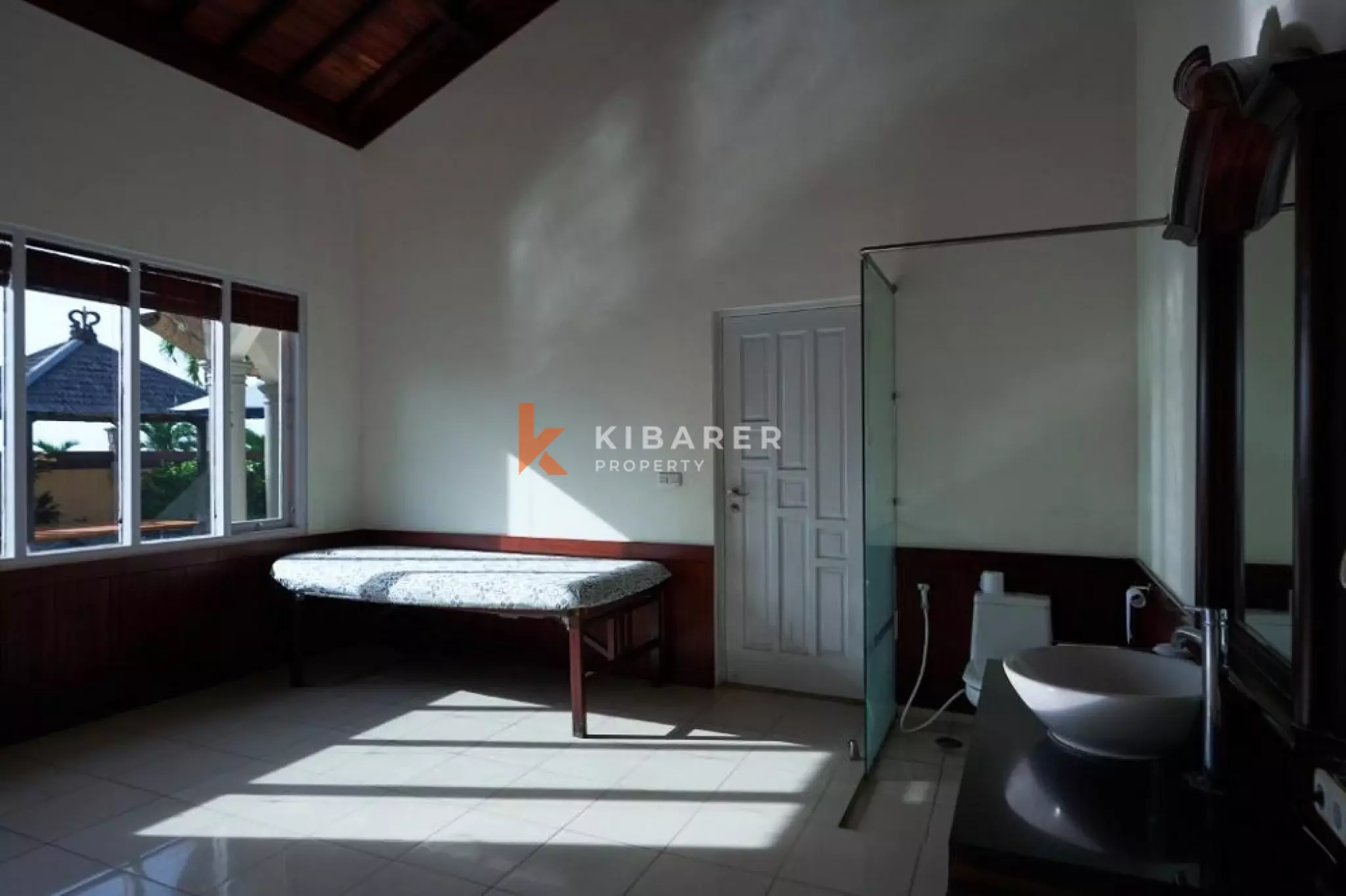 City Escape Three-Bedrooms Villa in Ungasan — image 13