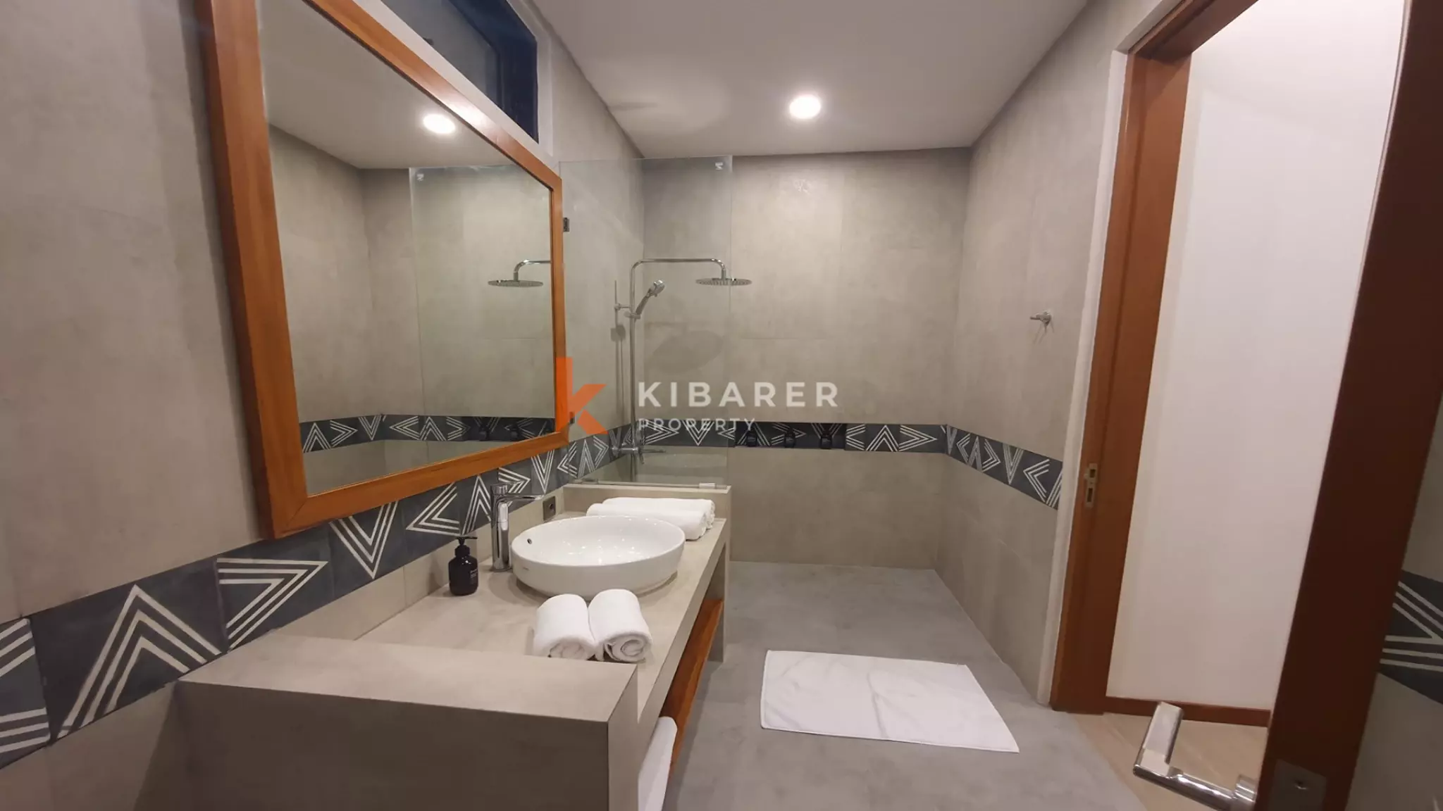 Stunning Four-Bedroom Villa with Pool in the Heart of Berawa — image 17