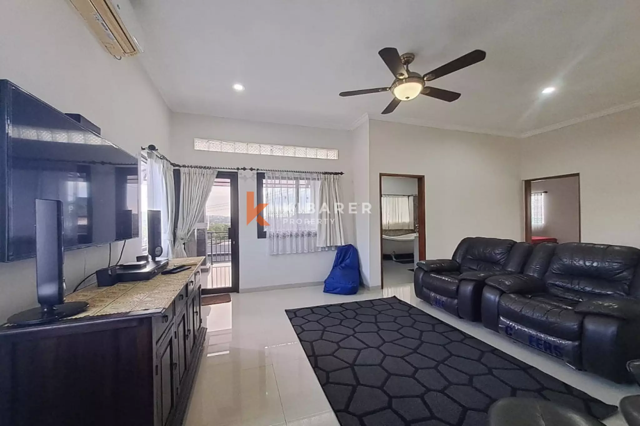 Homey Three-Bedrooms Villa in Nusa Dua — image 7