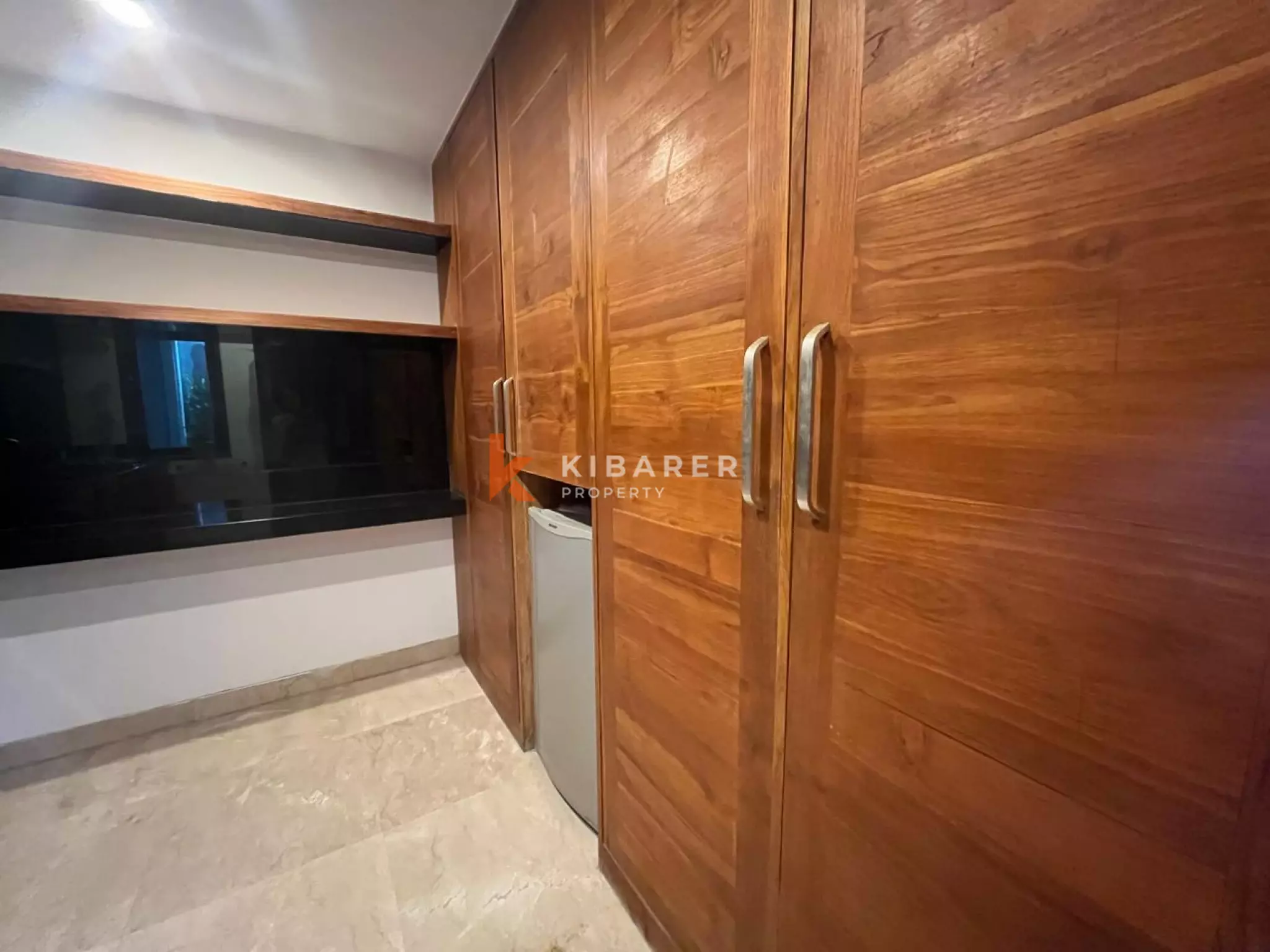 Four-bedroom Villa Walking Distance to Batu Belig Beach — image 19