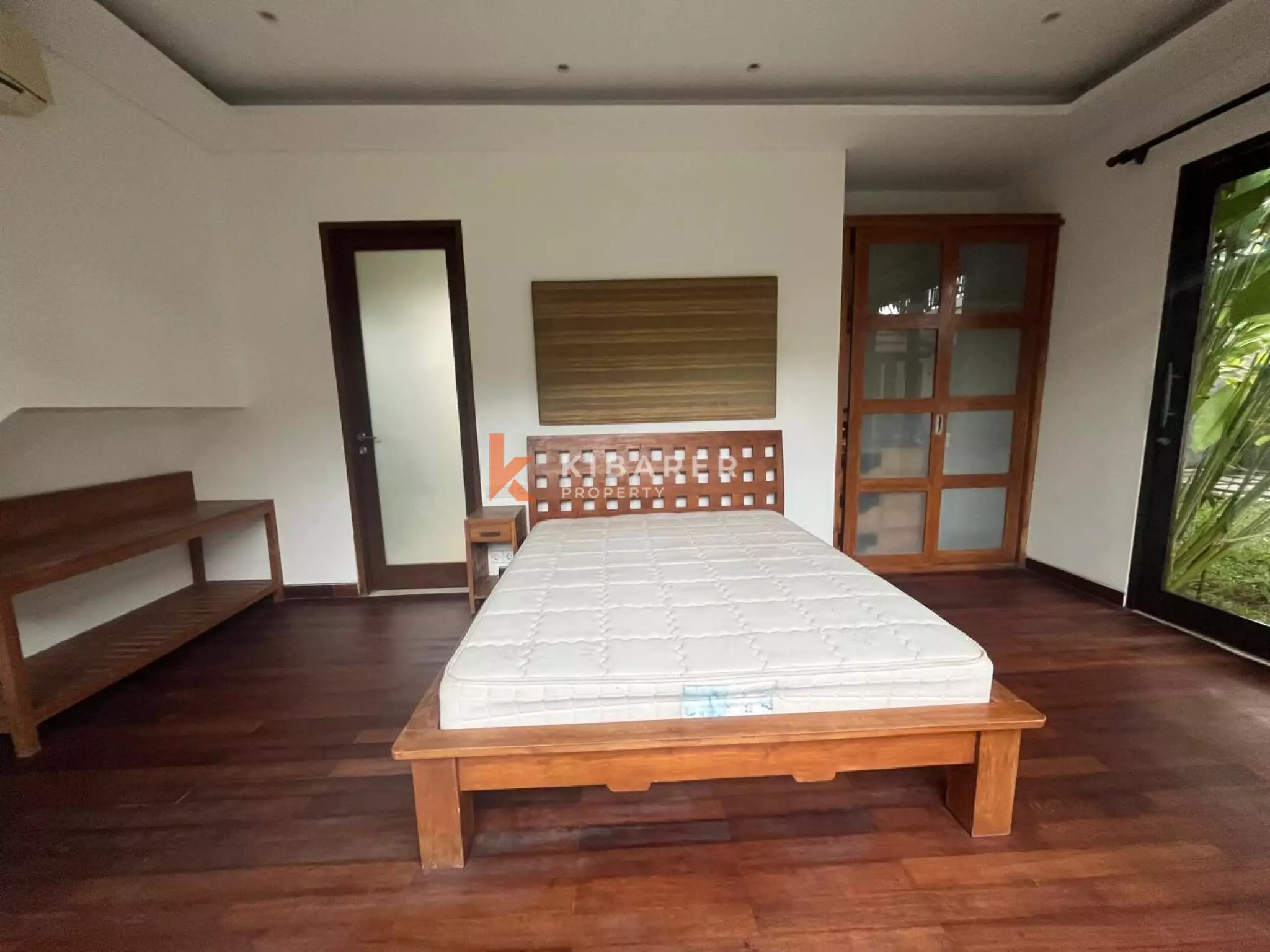 Four-bedroom Villa Walking Distance to Batu Belig Beach — image 15