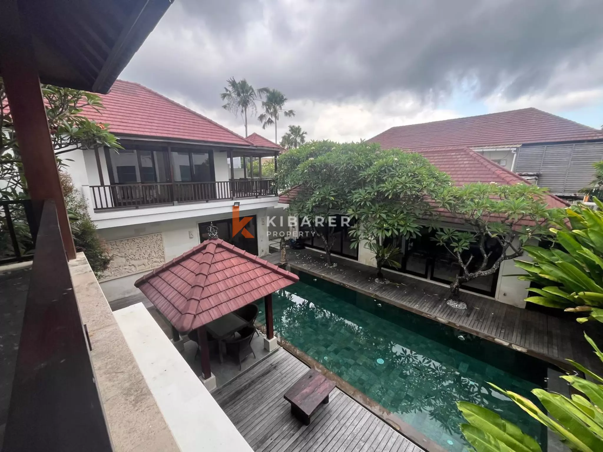 Four-bedroom Villa Walking Distance to Batu Belig Beach — image 4