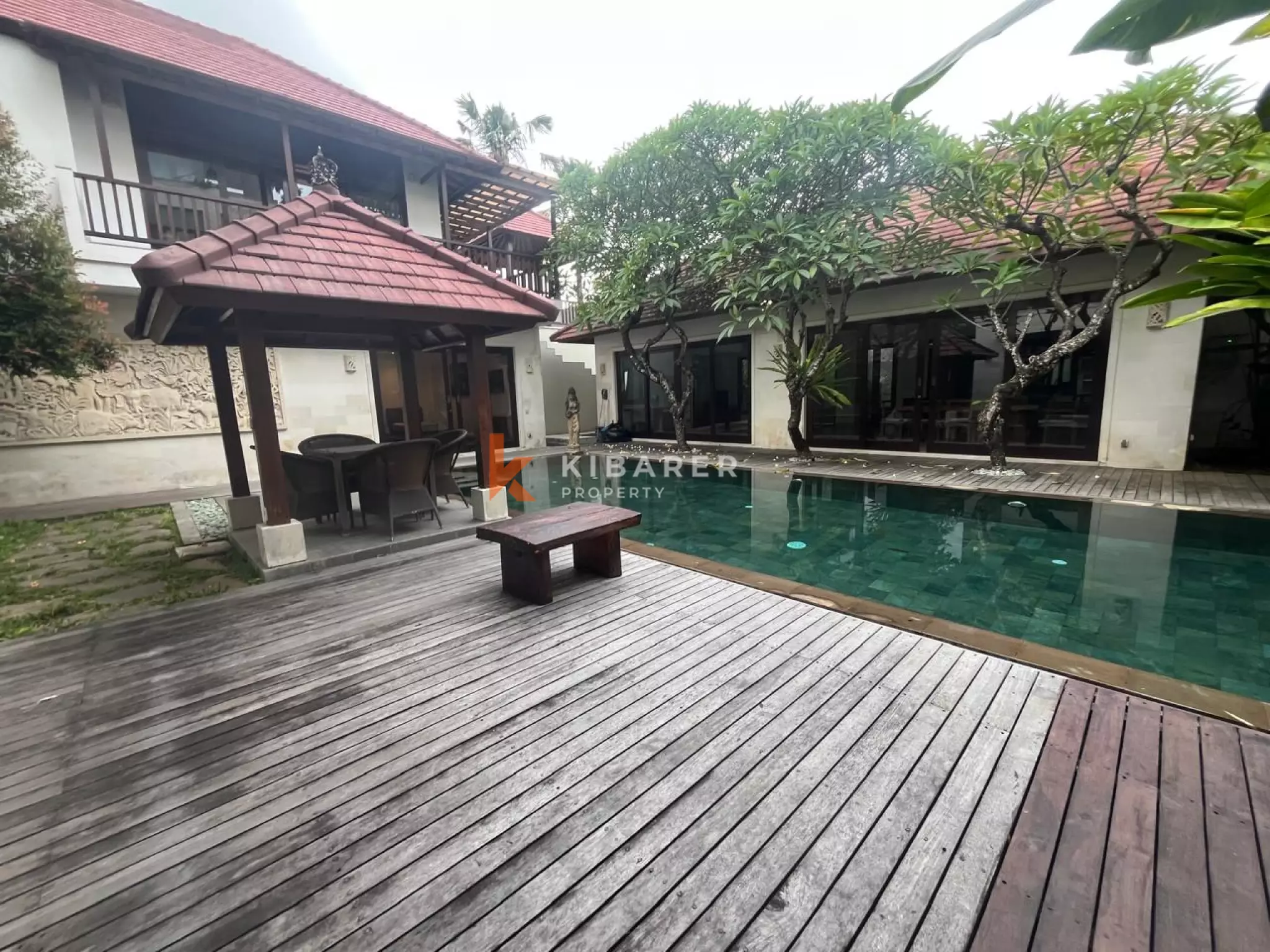 Four-bedroom Villa Walking Distance to Batu Belig Beach — image 5