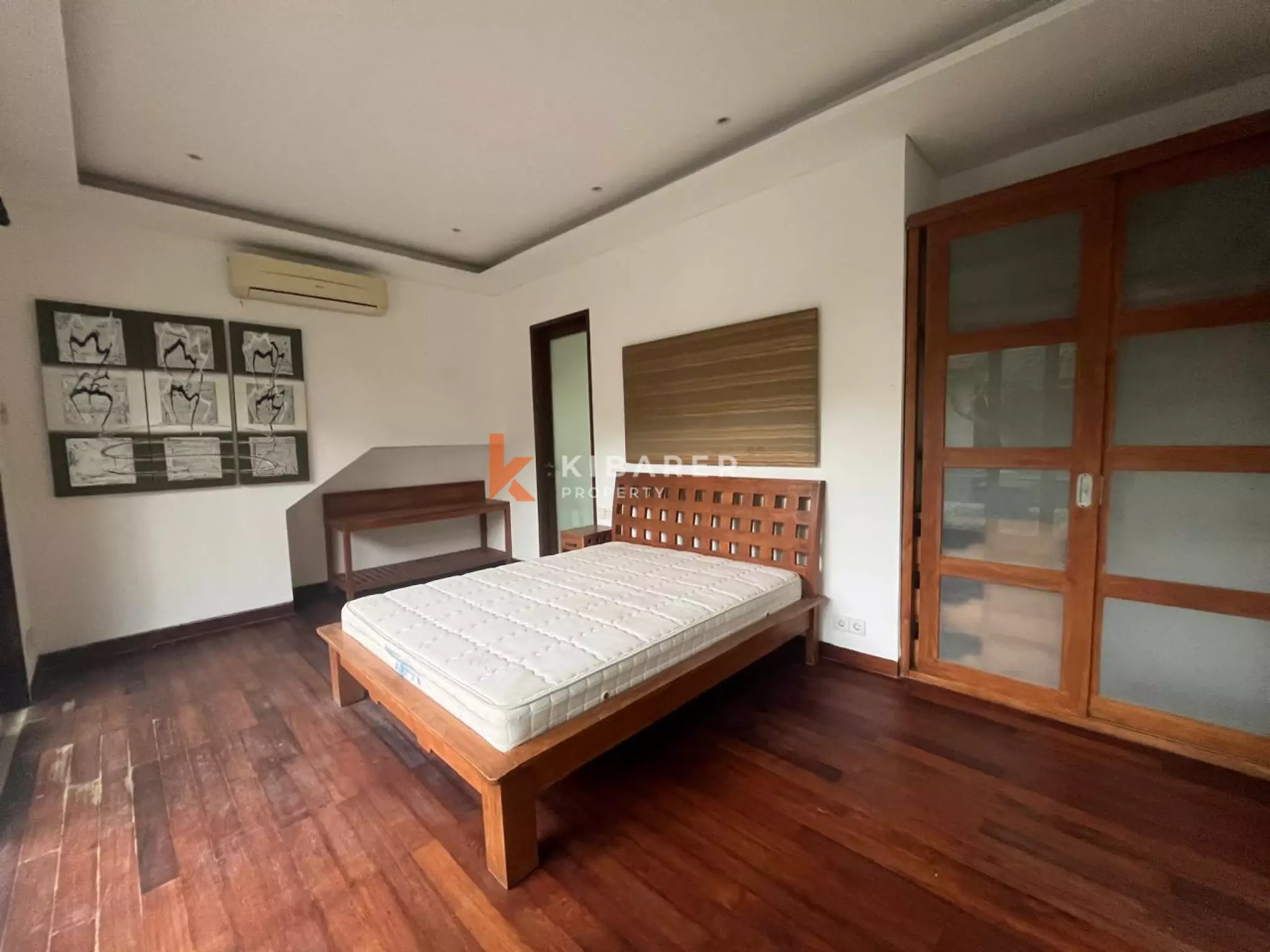 Four-bedroom Villa Walking Distance to Batu Belig Beach — image 17