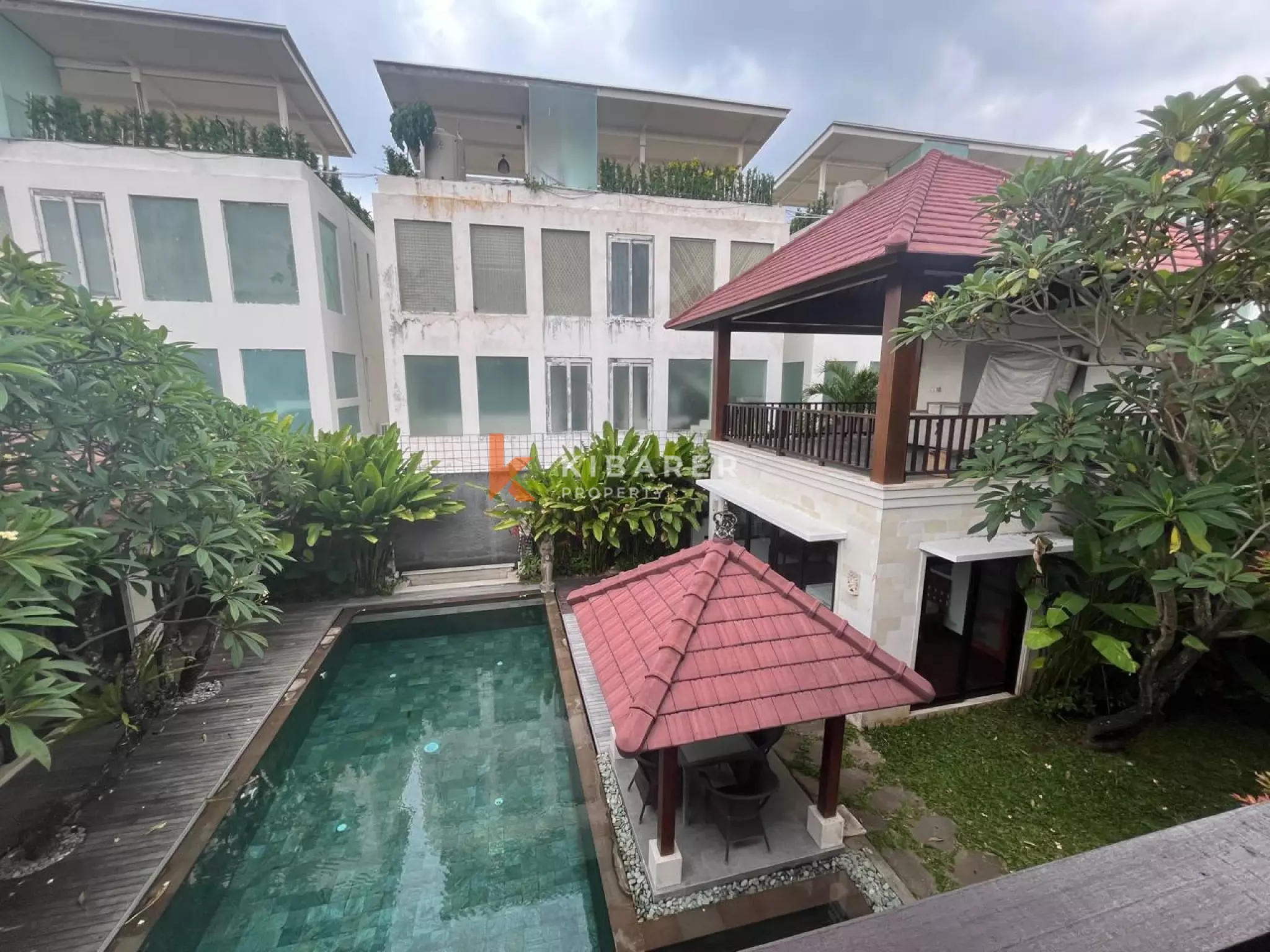 Four-bedroom Villa Walking Distance to Batu Belig Beach — image 3