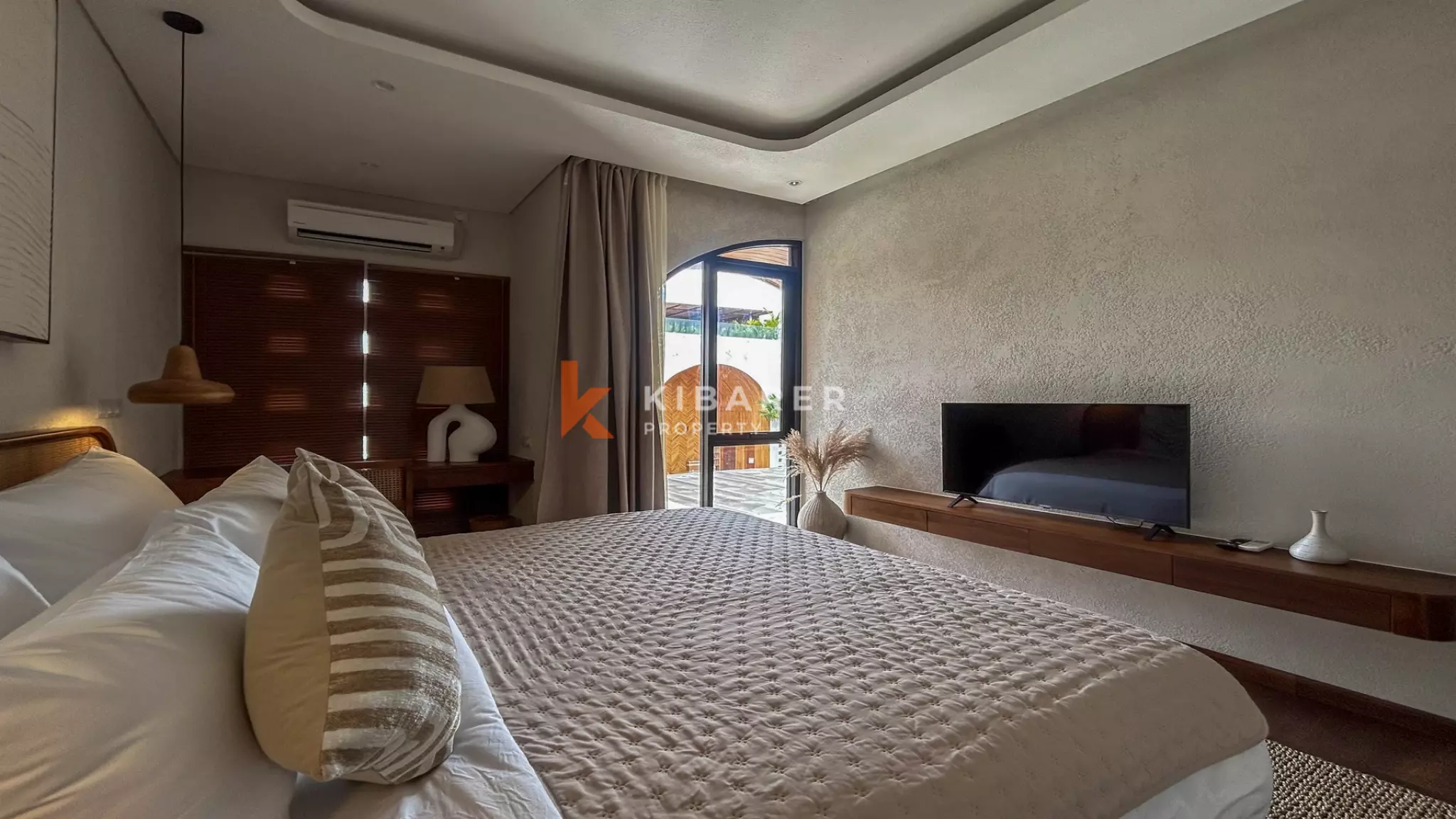 Luxury Chic Two-Bedroom Enclosed Living Villa in Canggu — image 14