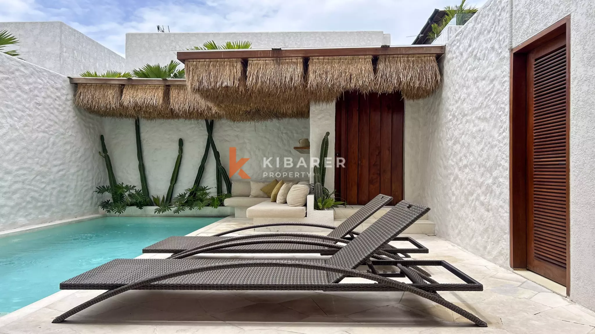 Luxury Chic Two-Bedroom Enclosed Living Villa in Canggu — image 3