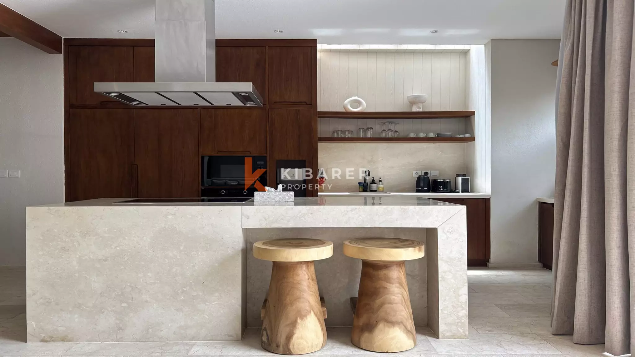 Luxury Chic Two-Bedroom Enclosed Living Villa in Canggu — image 11