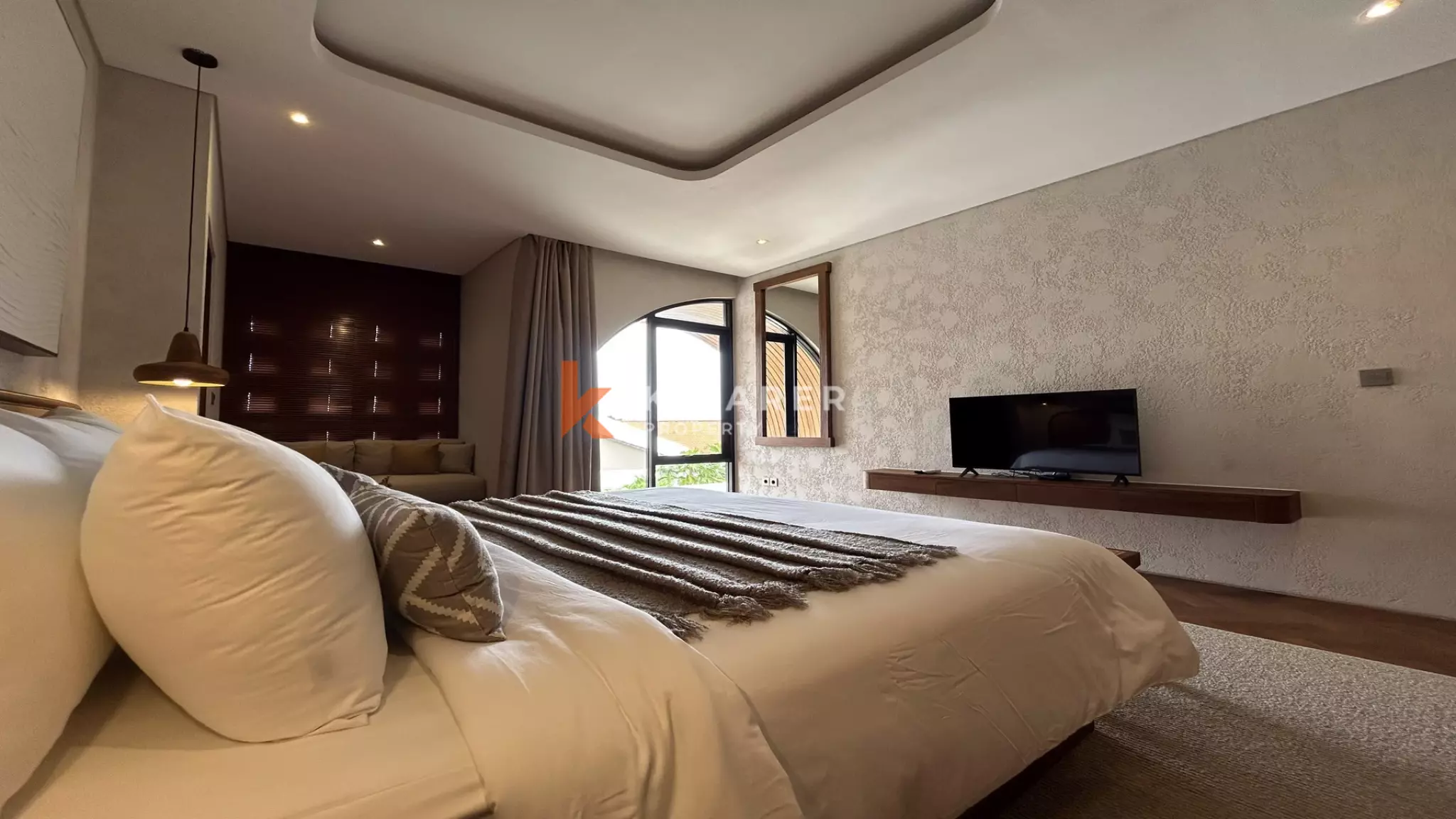 Luxury Chic Three-Bedroom Enclosed Living Villa in Canggu — image 12