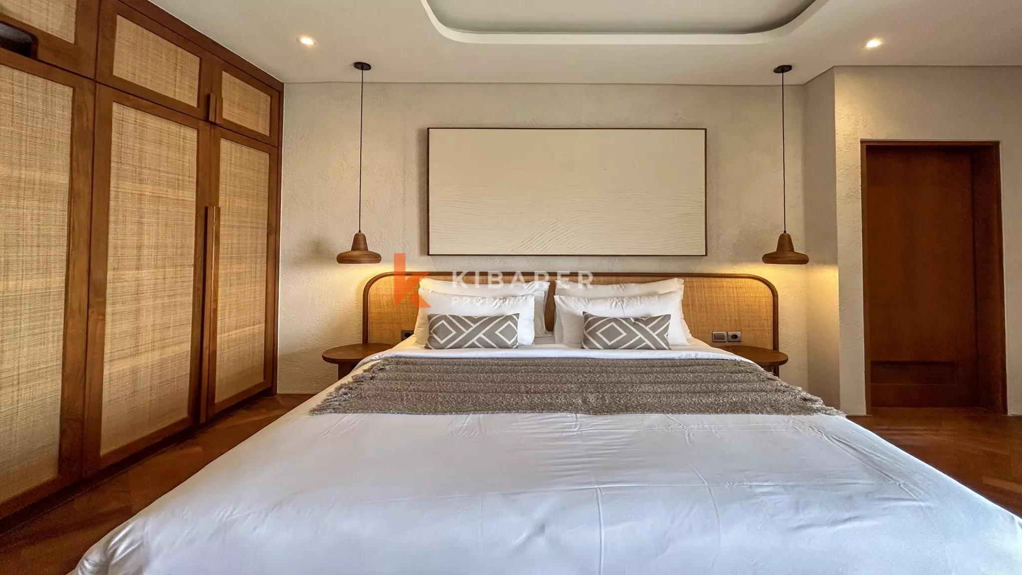Luxury Chic Three-Bedroom Enclosed Living Villa in Canggu — image 11