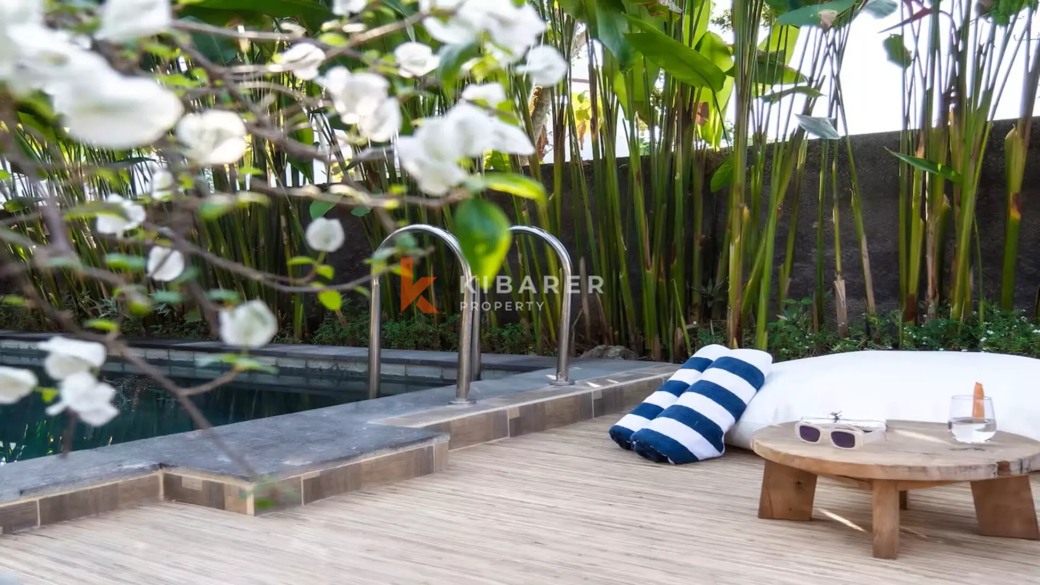 Chic One-Bedroom Villa with Enclosed Living in Uluwatu — image 5