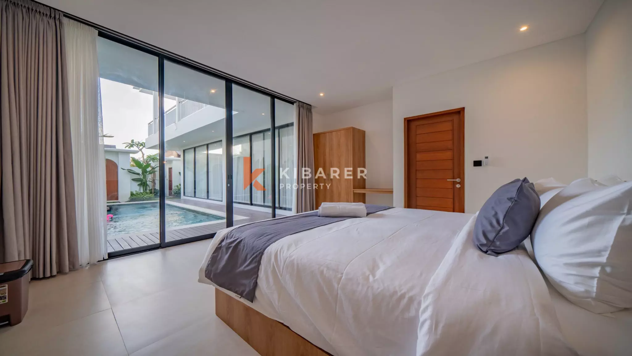 Charming Three-Bedroom Tropical Villa with Enclosed Living Concept in Canggu — image 13
