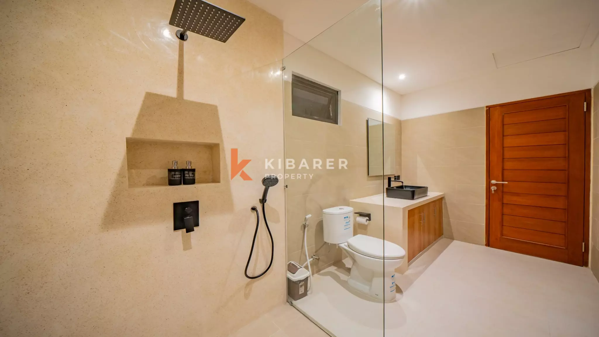 Charming Three-Bedroom Tropical Villa with Enclosed Living Concept in Canggu — image 15