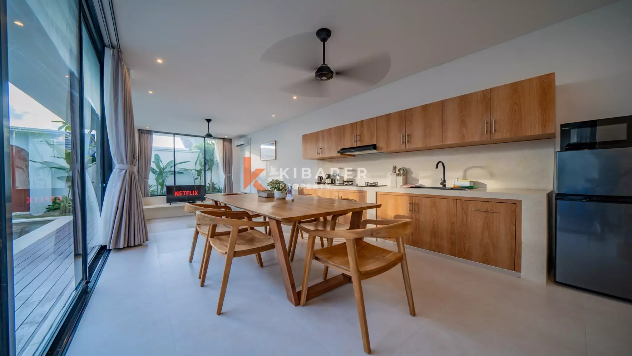 Charming Three-Bedroom Tropical Villa with Enclosed Living Concept in Canggu — image 9