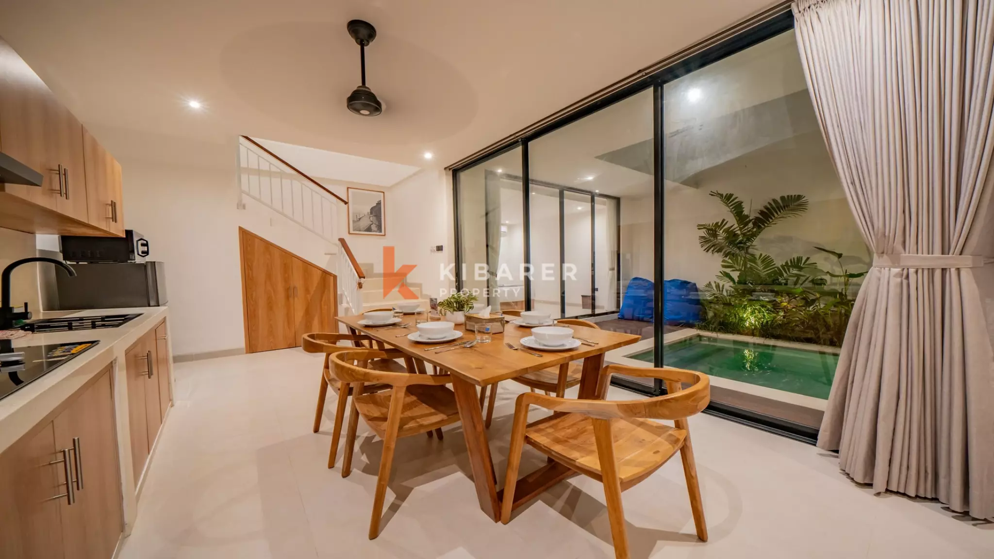 Charming Three-Bedroom Tropical Villa with Enclosed Living Concept in Canggu — image 7