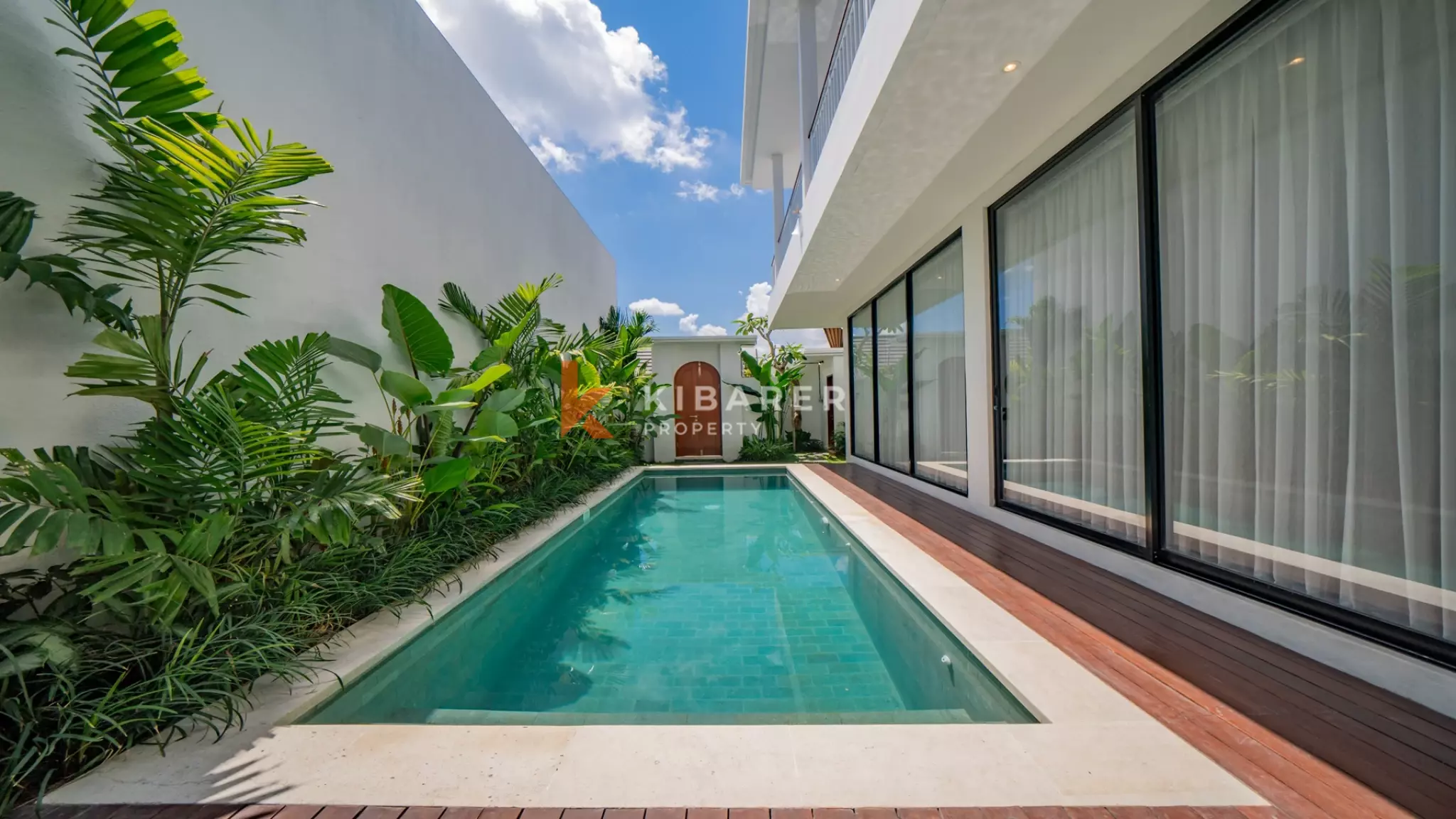 Charming Three-Bedroom Tropical Villa with Enclosed Living Concept in Canggu — image 2