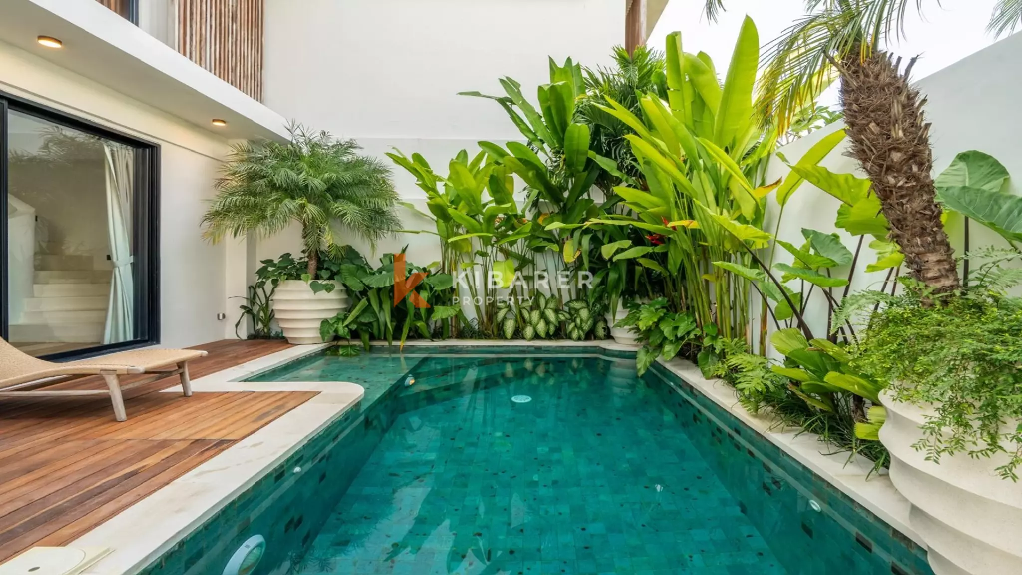 Stylish Enclosed Three-Bedroom Villa with Rooftop in Prime Berawa — image 2