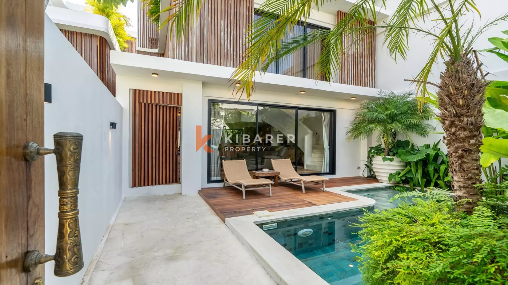 Stylish Enclosed Three-Bedroom Villa with Rooftop in Prime Berawa — image 5