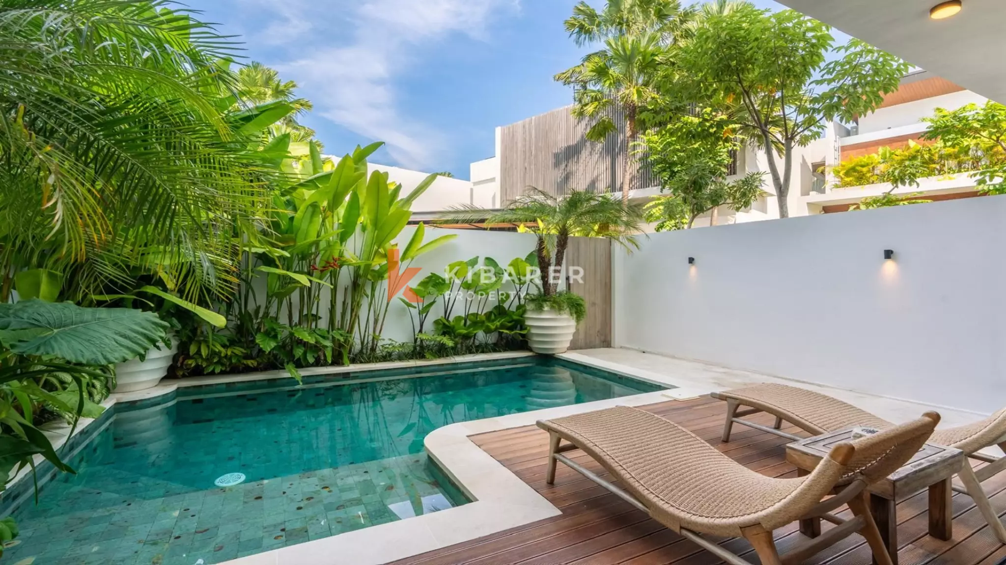 Stylish Enclosed Three-Bedroom Villa with Rooftop in Prime Berawa — image 4