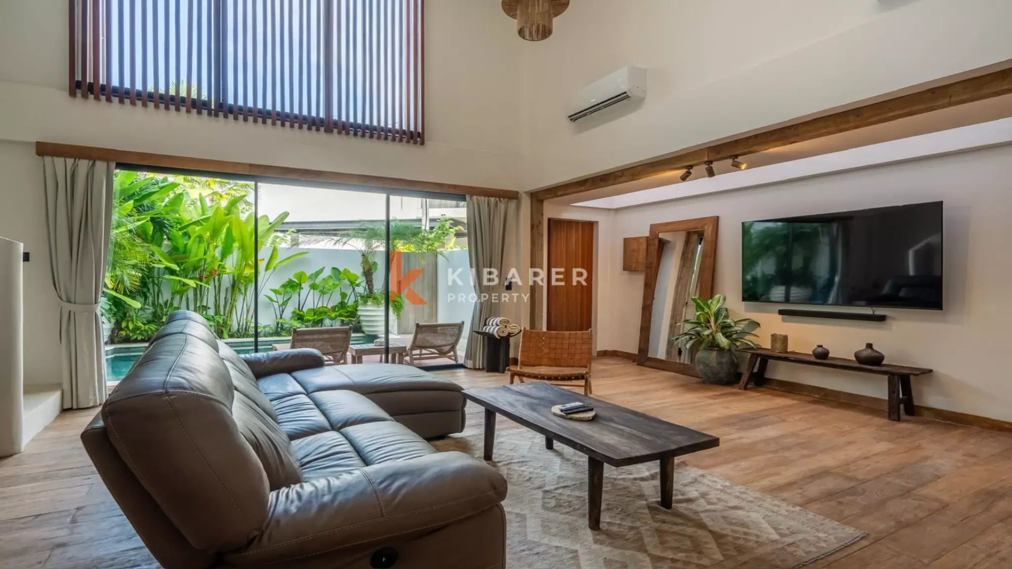 Stylish Enclosed Three-Bedroom Villa with Rooftop in Prime Berawa — image 7