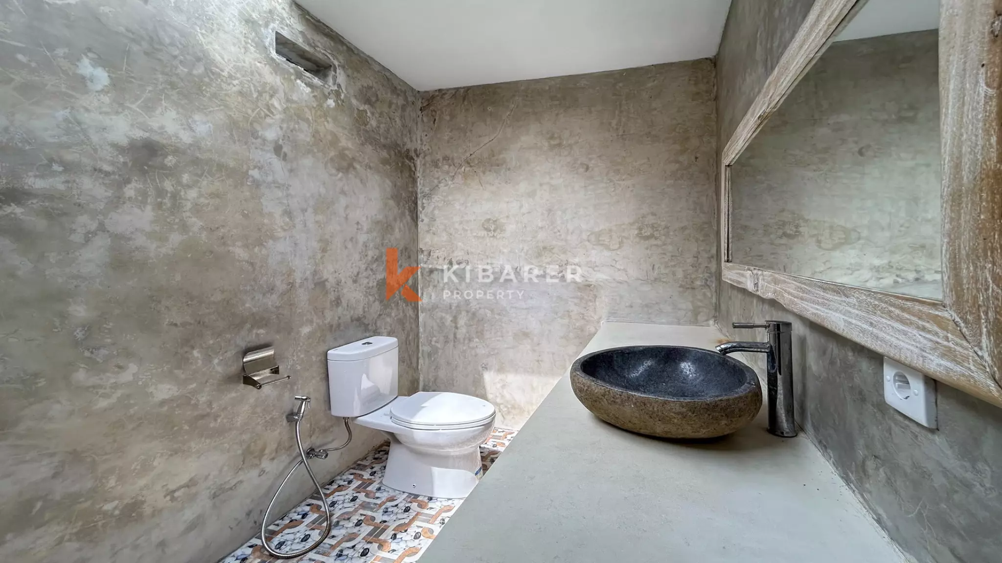 Comfortable Enclosed-Living Two-Bedroom Villa in Canggu — image 9
