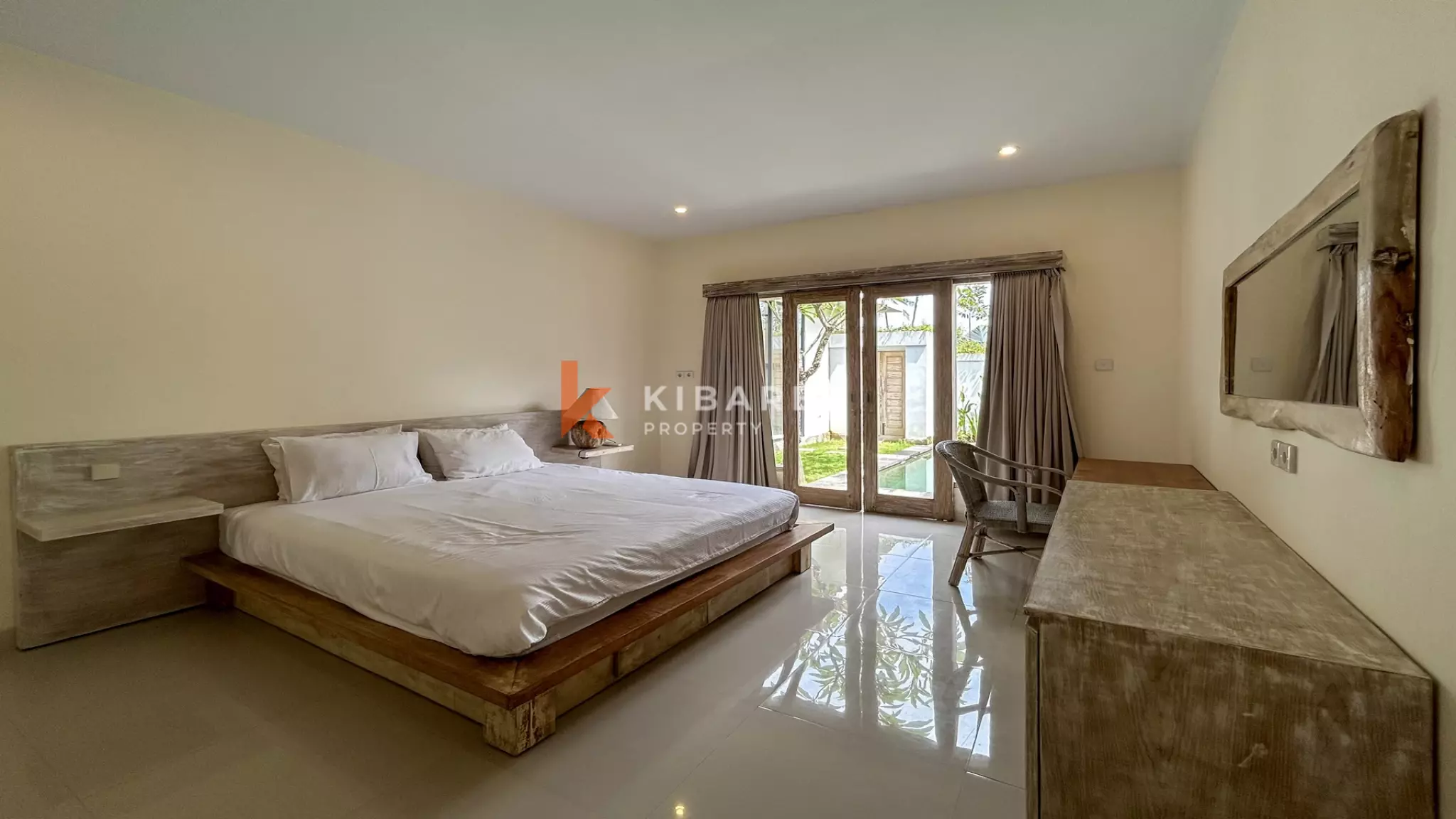 Comfortable Enclosed-Living Two-Bedroom Villa in Canggu — image 7