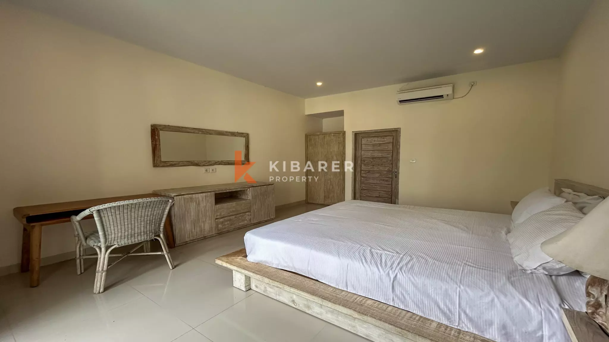 Comfortable Enclosed-Living Two-Bedroom Villa in Canggu — image 8