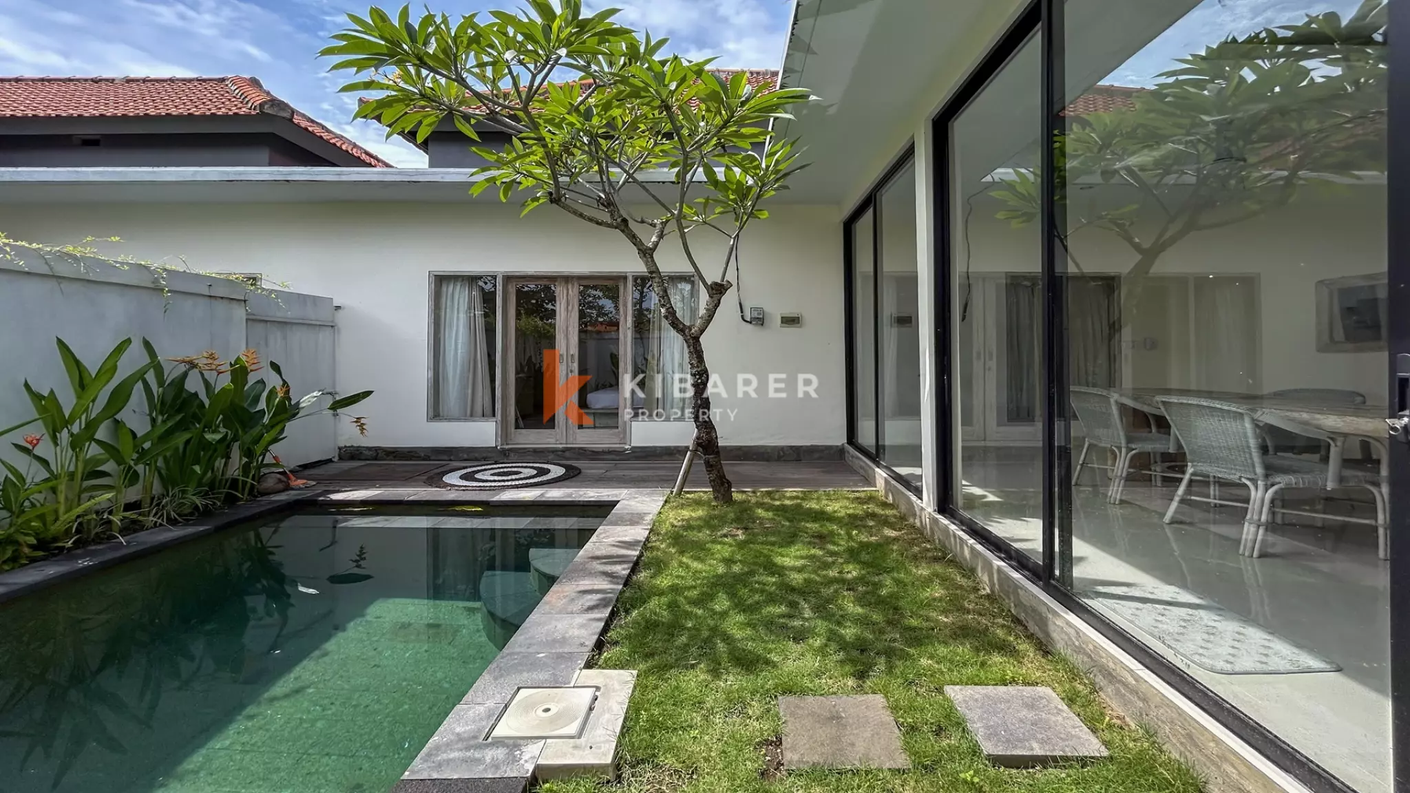 Comfortable Enclosed-Living Two-Bedroom Villa in Canggu — image 2