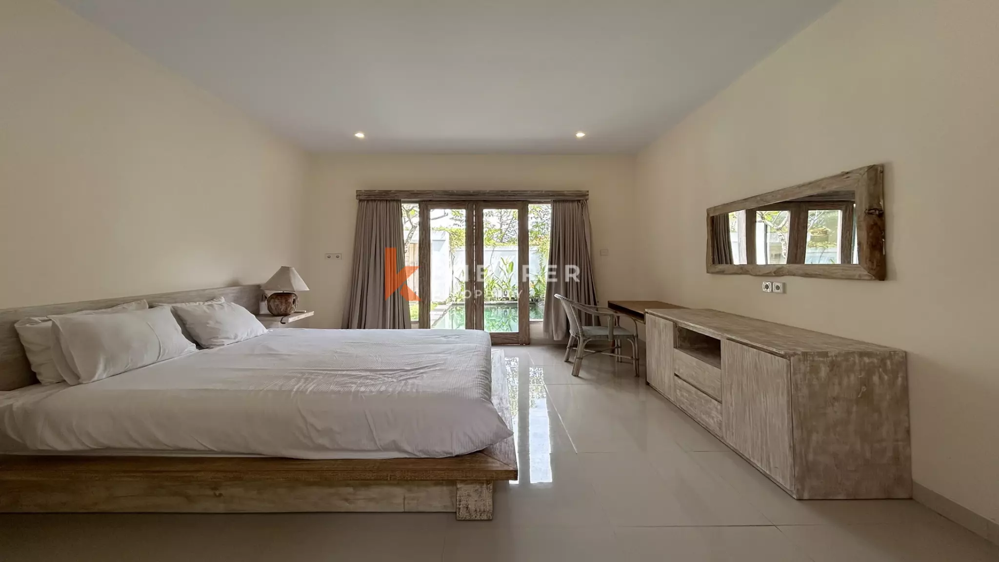 Comfortable Enclosed-Living Two-Bedroom Villa in Canggu — image 11