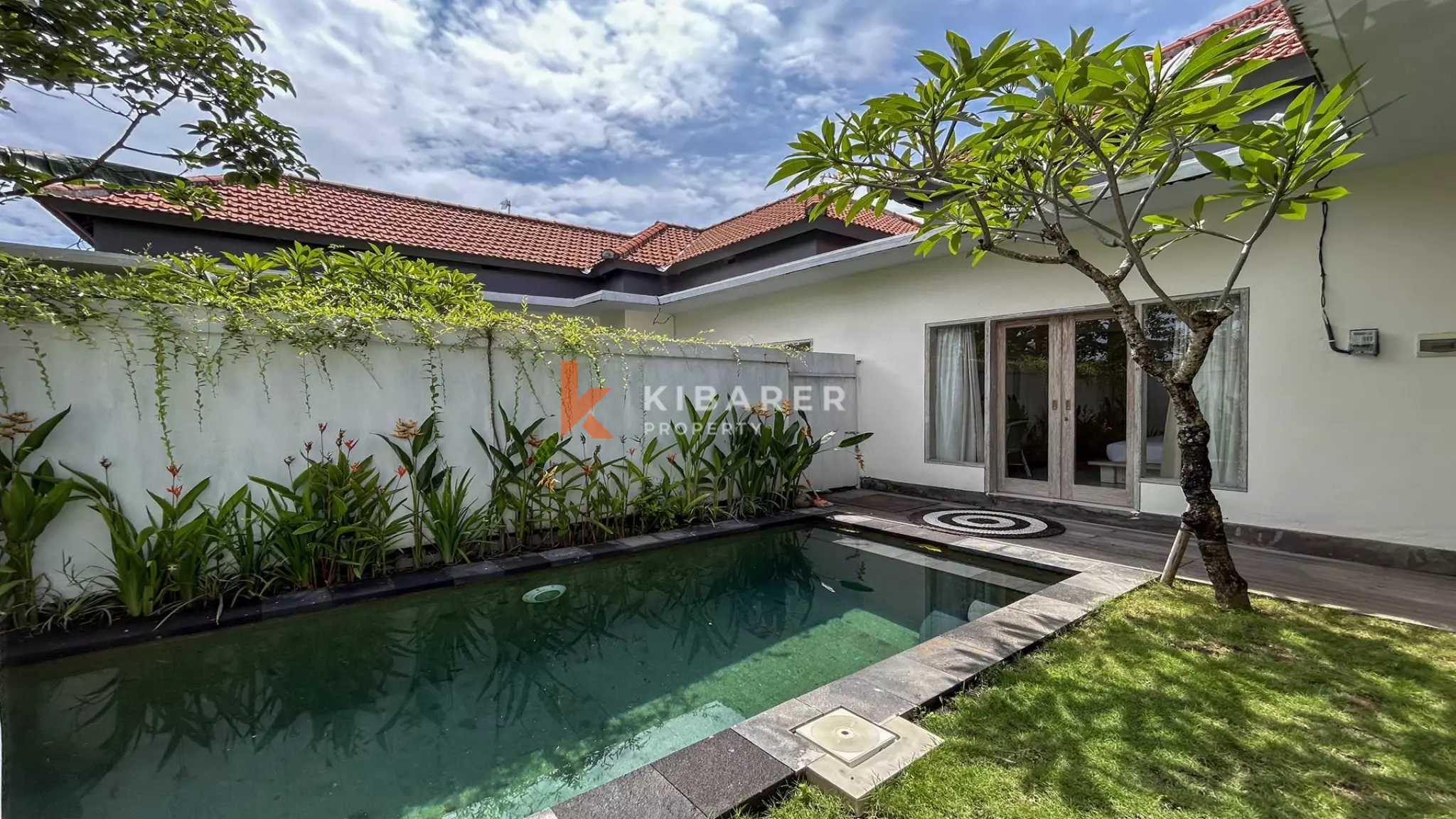 Comfortable Enclosed-Living Two-Bedroom Villa in Canggu — image 3