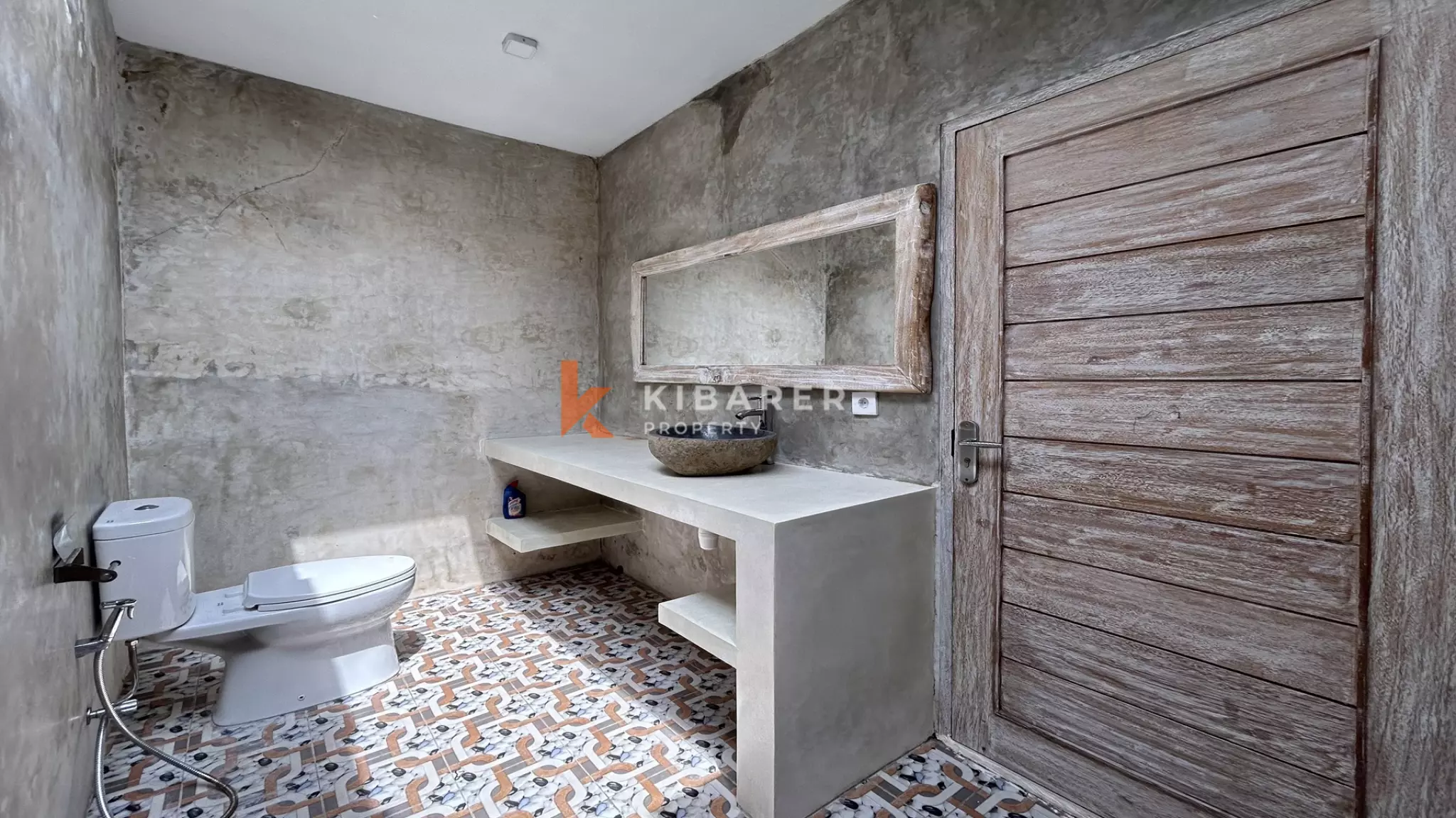 Comfortable Enclosed-Living Two-Bedroom Villa in Canggu — image 15