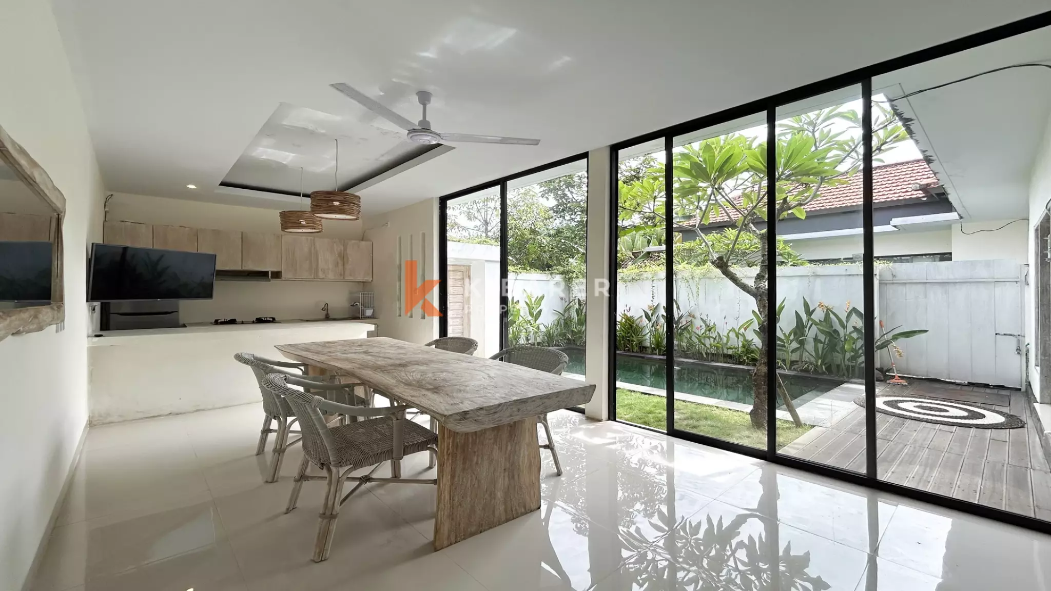 Comfortable Enclosed-Living Two-Bedroom Villa in Canggu — image 4