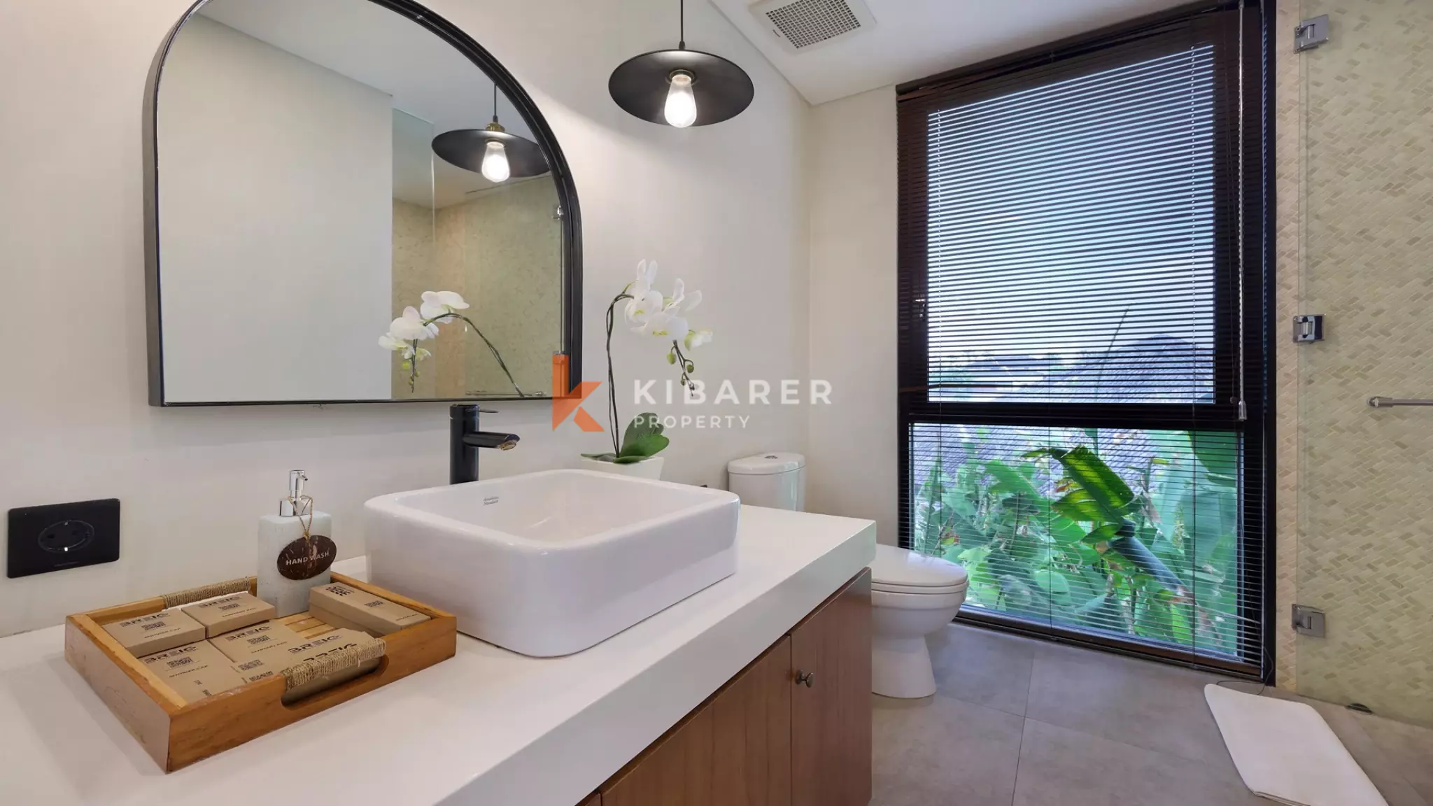 Elegant Four-Bedroom Two-Storey Villa with Rooftop Near Berawa Beach — image 18