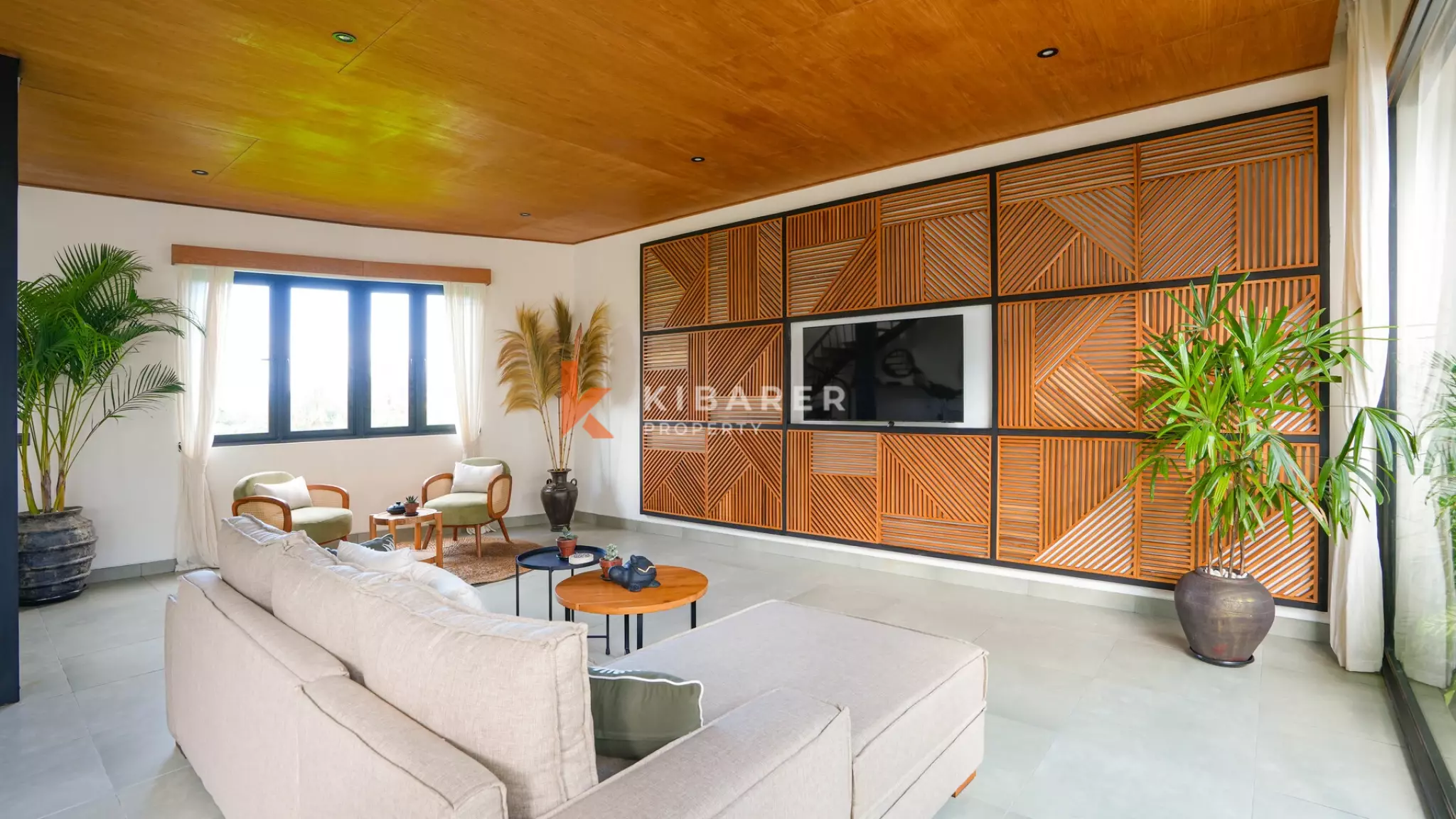 Charming Three Bedrooms Enclosed Living Villa Walking Distance to Cemagi Beach — image 8
