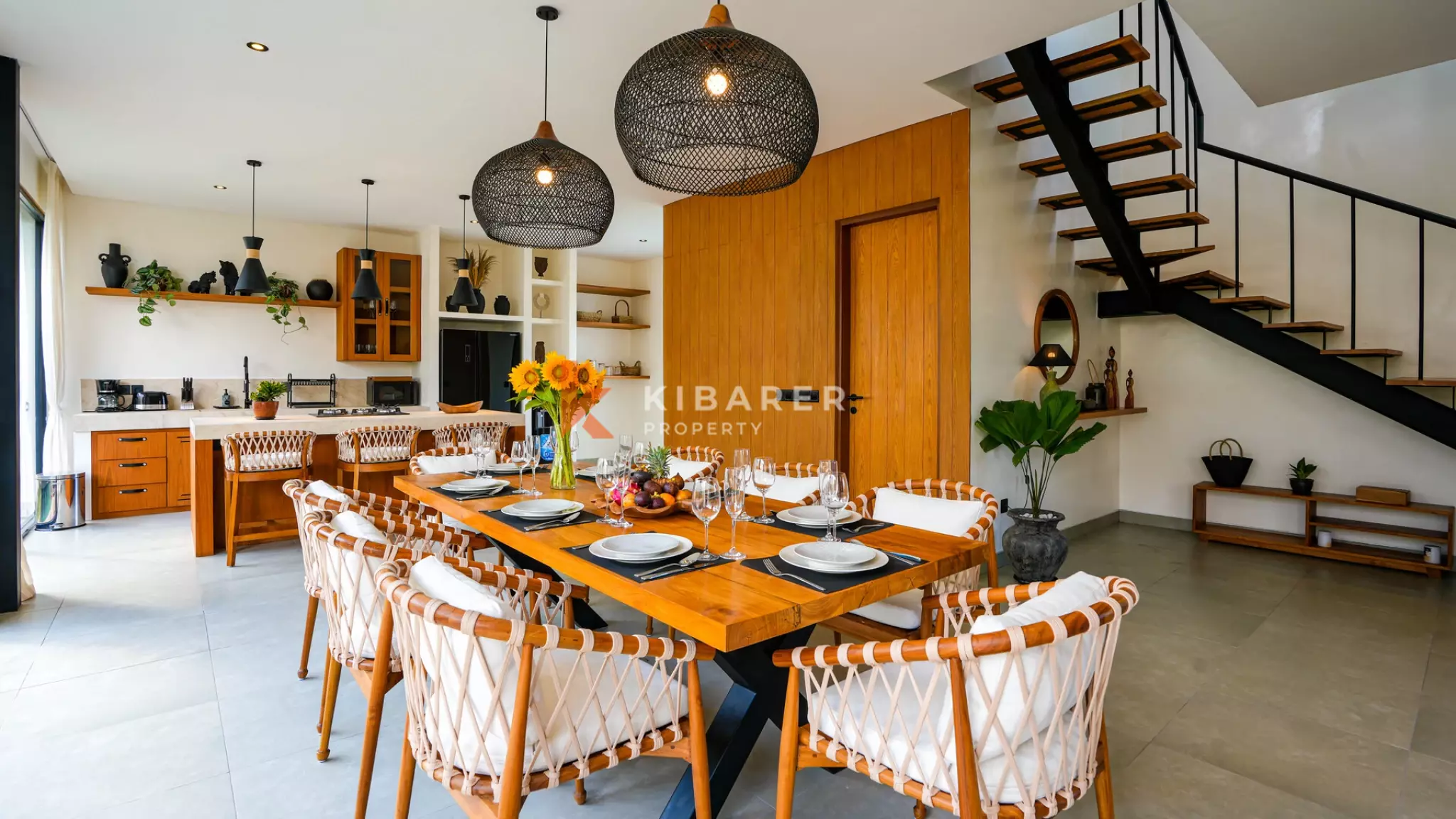 Charming Three Bedrooms Enclosed Living Villa Walking Distance to Cemagi Beach — image 16