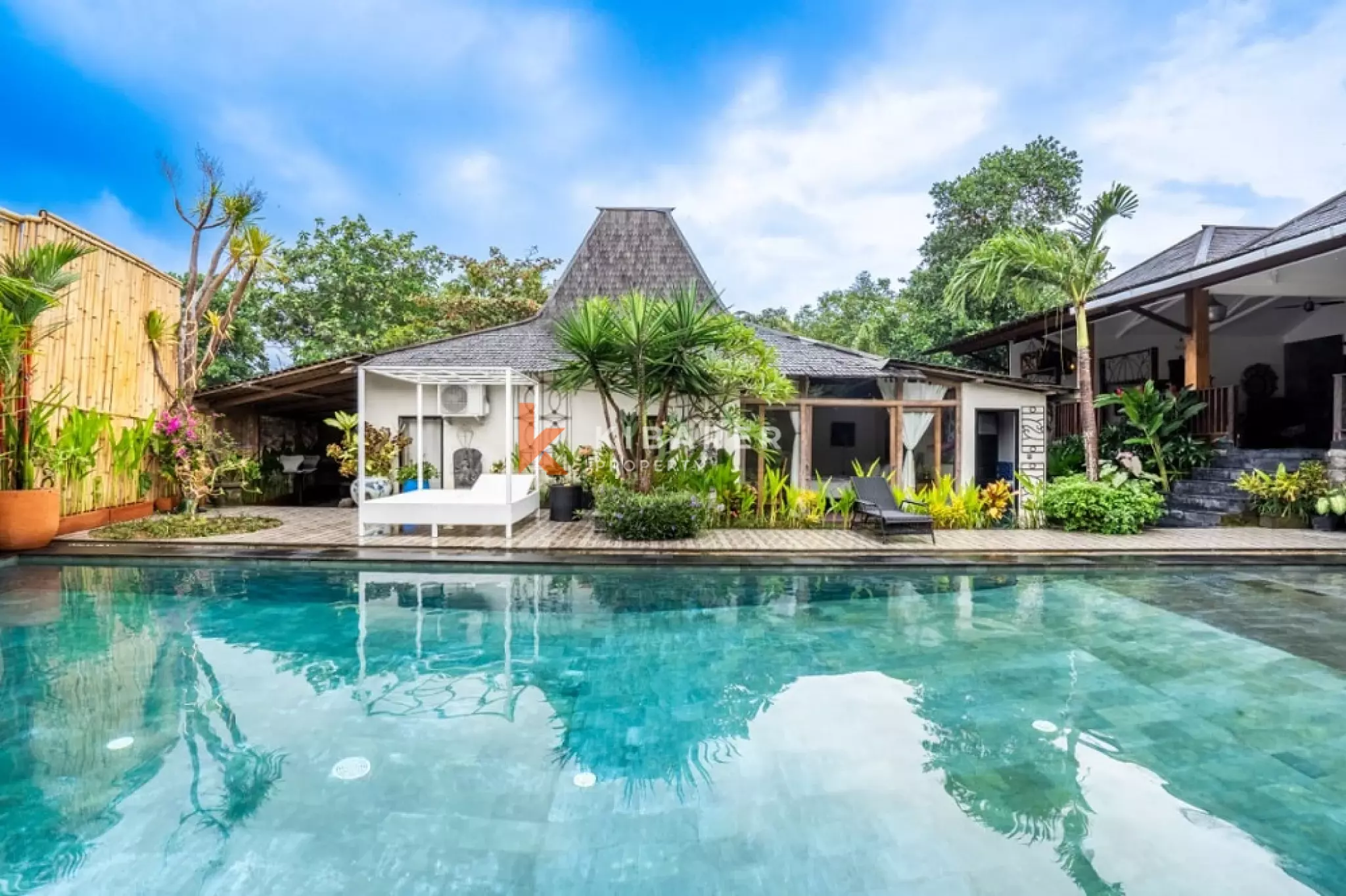 Grand Joglo Five-Bedrooms Open Living Villa in Canggu — image 1