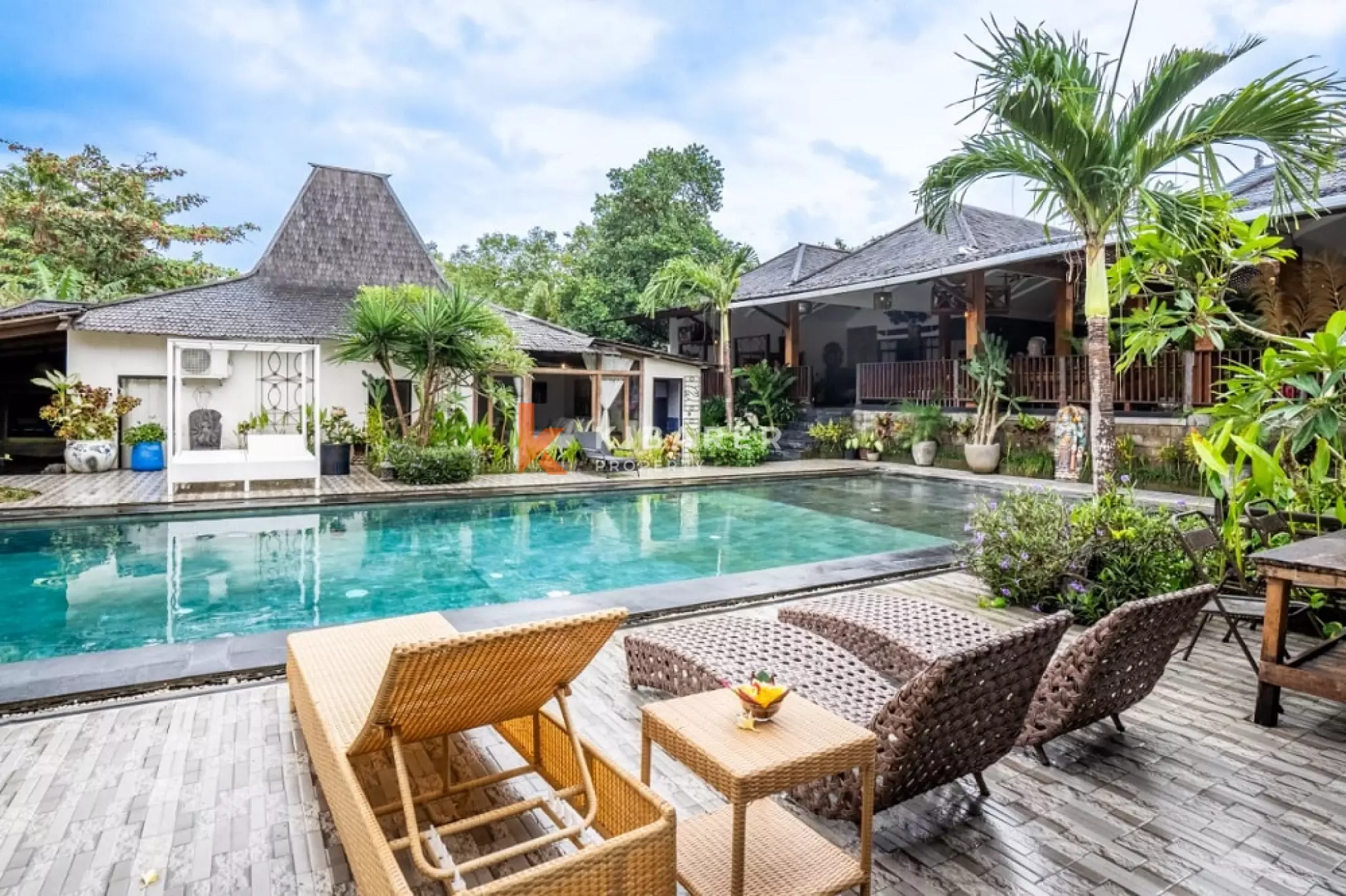 Grand Joglo Five-Bedrooms Open Living Villa in Canggu — image 2