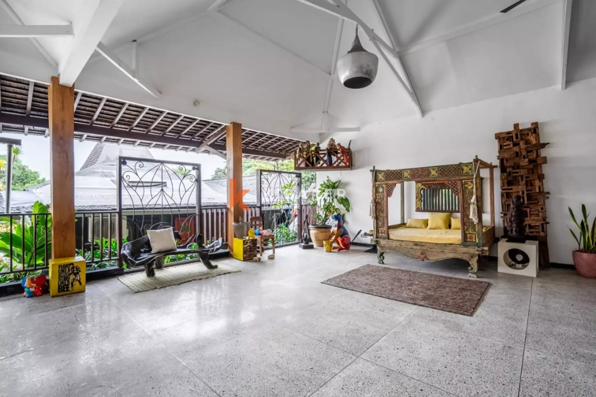 Grand Joglo Five-Bedrooms Open Living Villa in Canggu — image 14