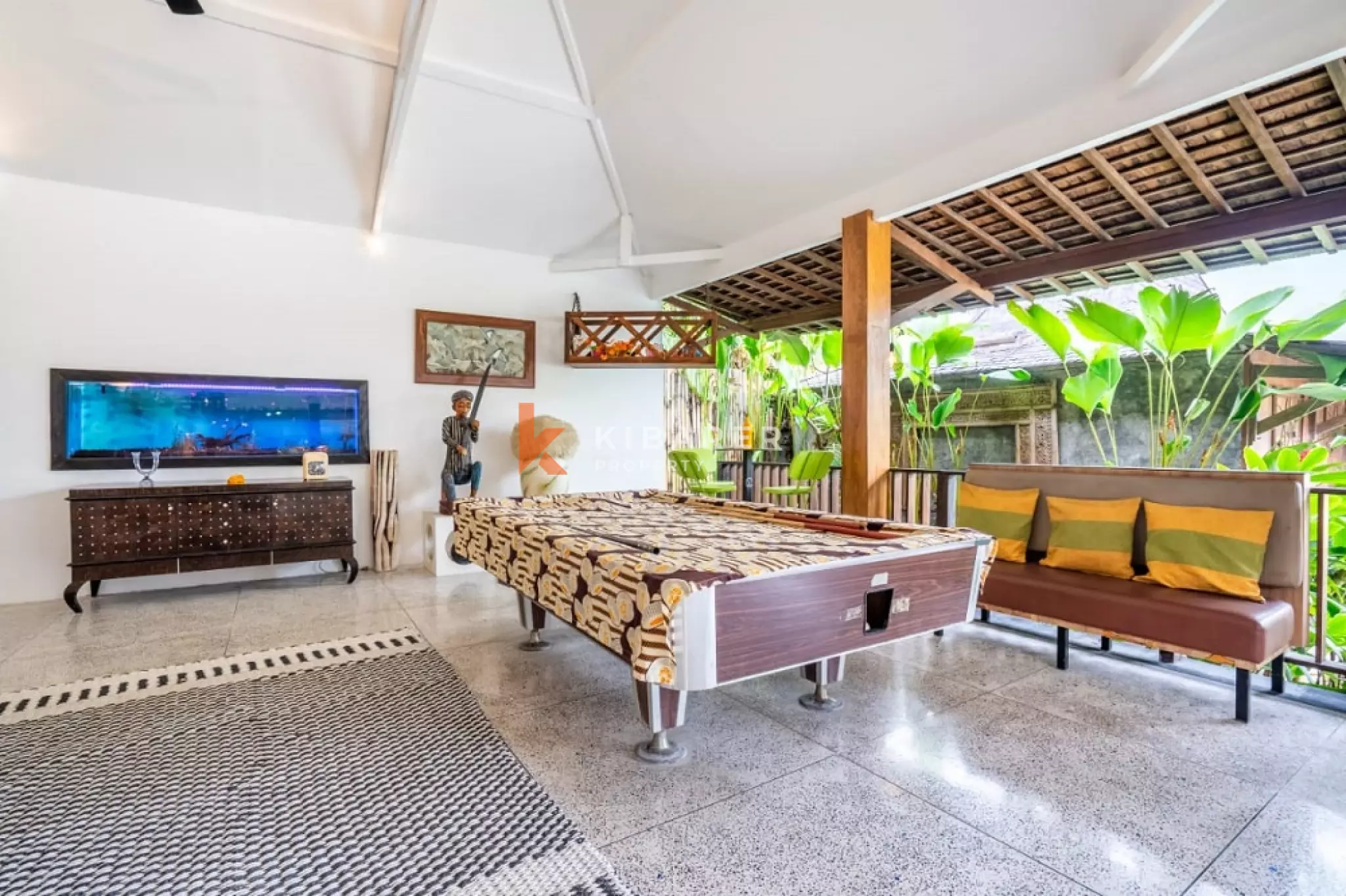 Grand Joglo Five-Bedrooms Open Living Villa in Canggu — image 17