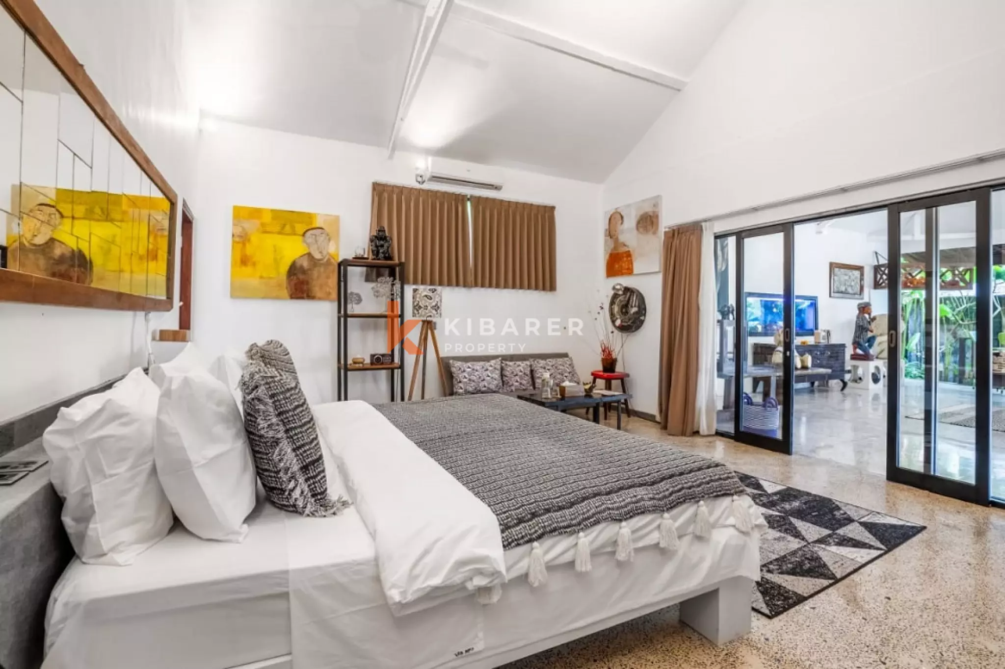Grand Joglo Five-Bedrooms Open Living Villa in Canggu — image 18