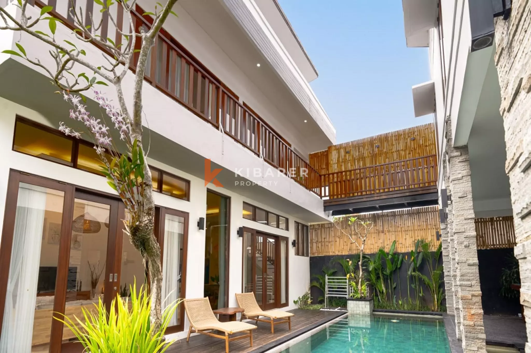 Luxury Living of Three-Bedrooms Villa in Central Berawa