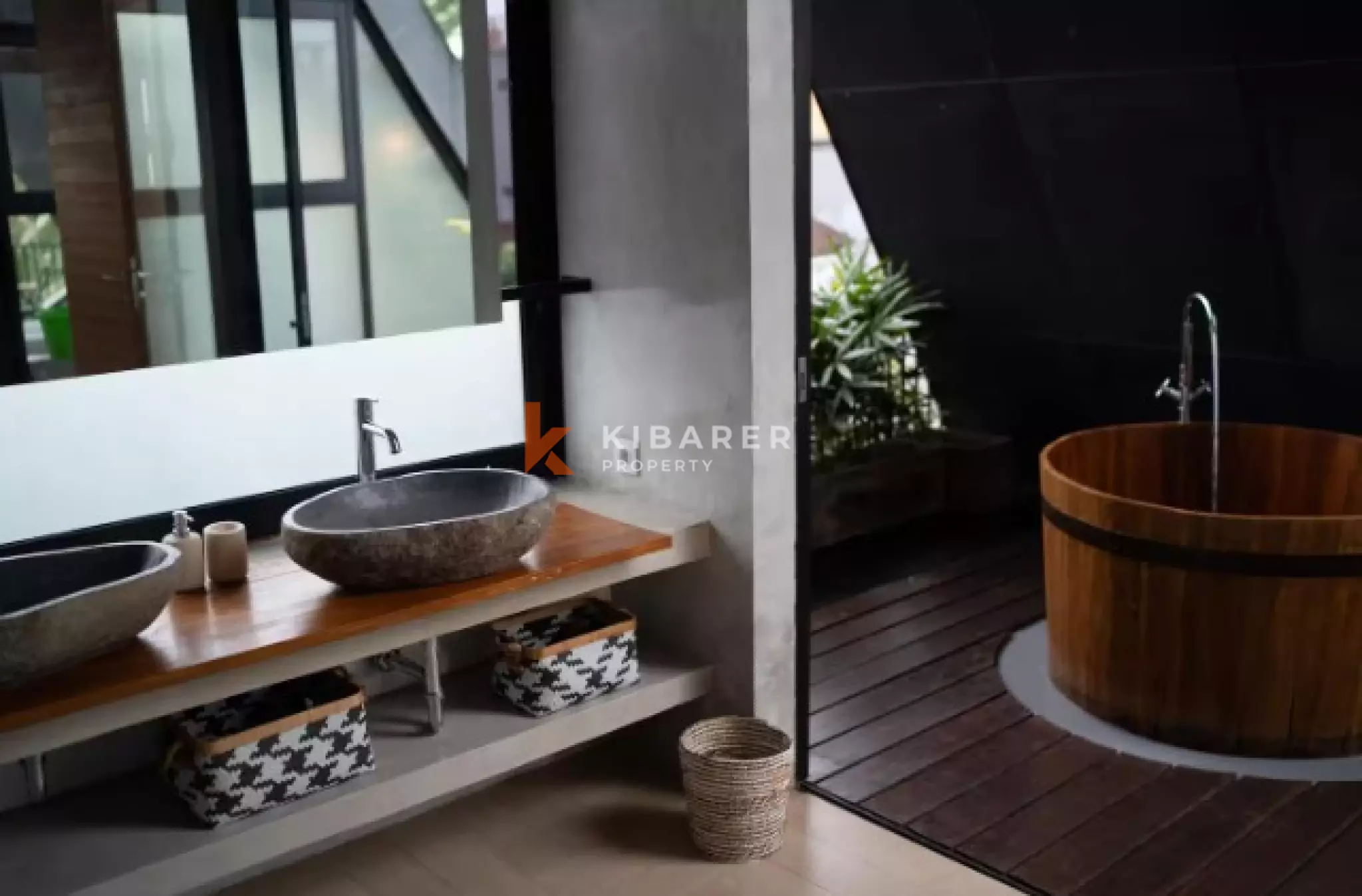 Elegant Four Bedroom Villa in Berawa — image 11