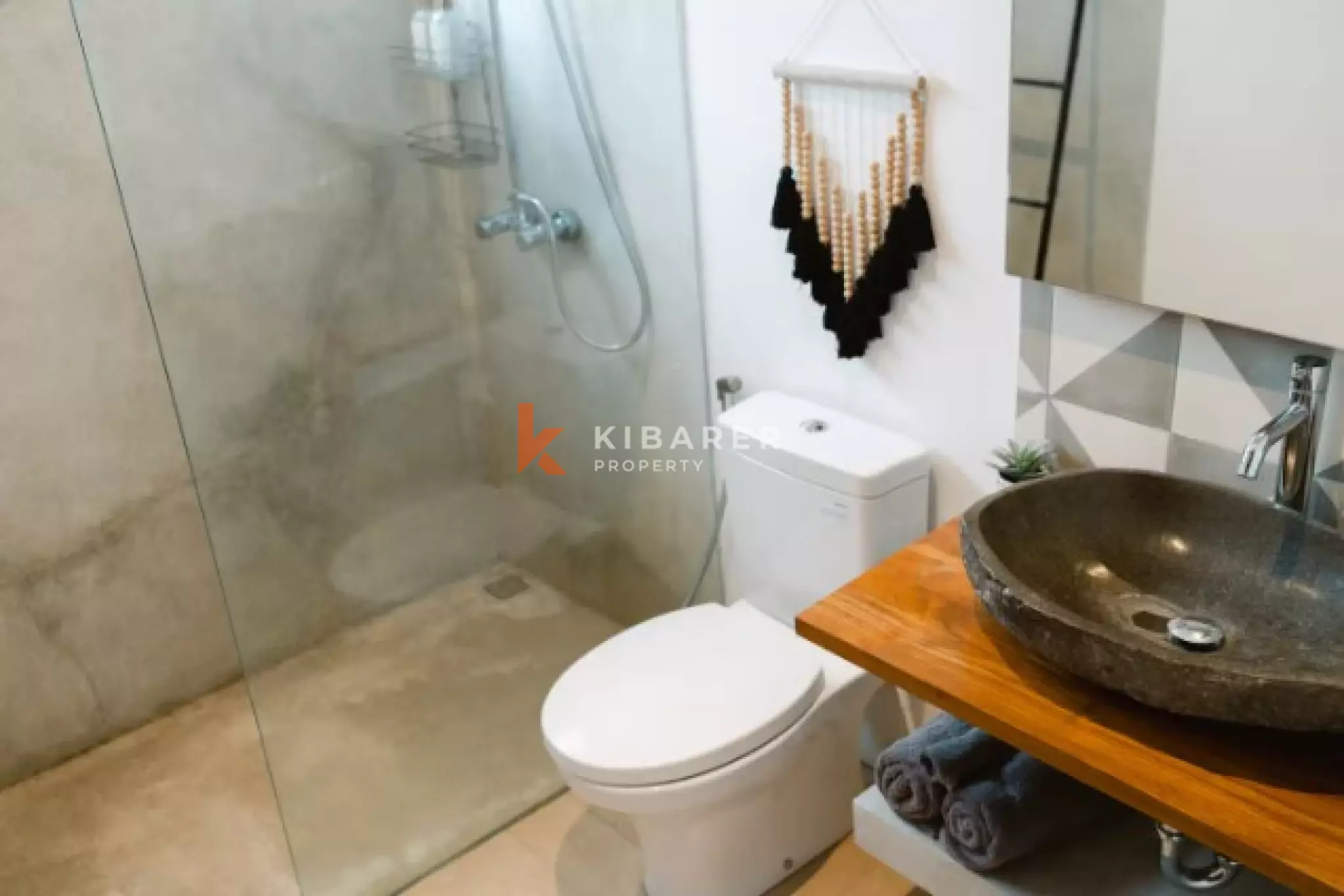 Elegant Four Bedroom Villa in Berawa — image 14