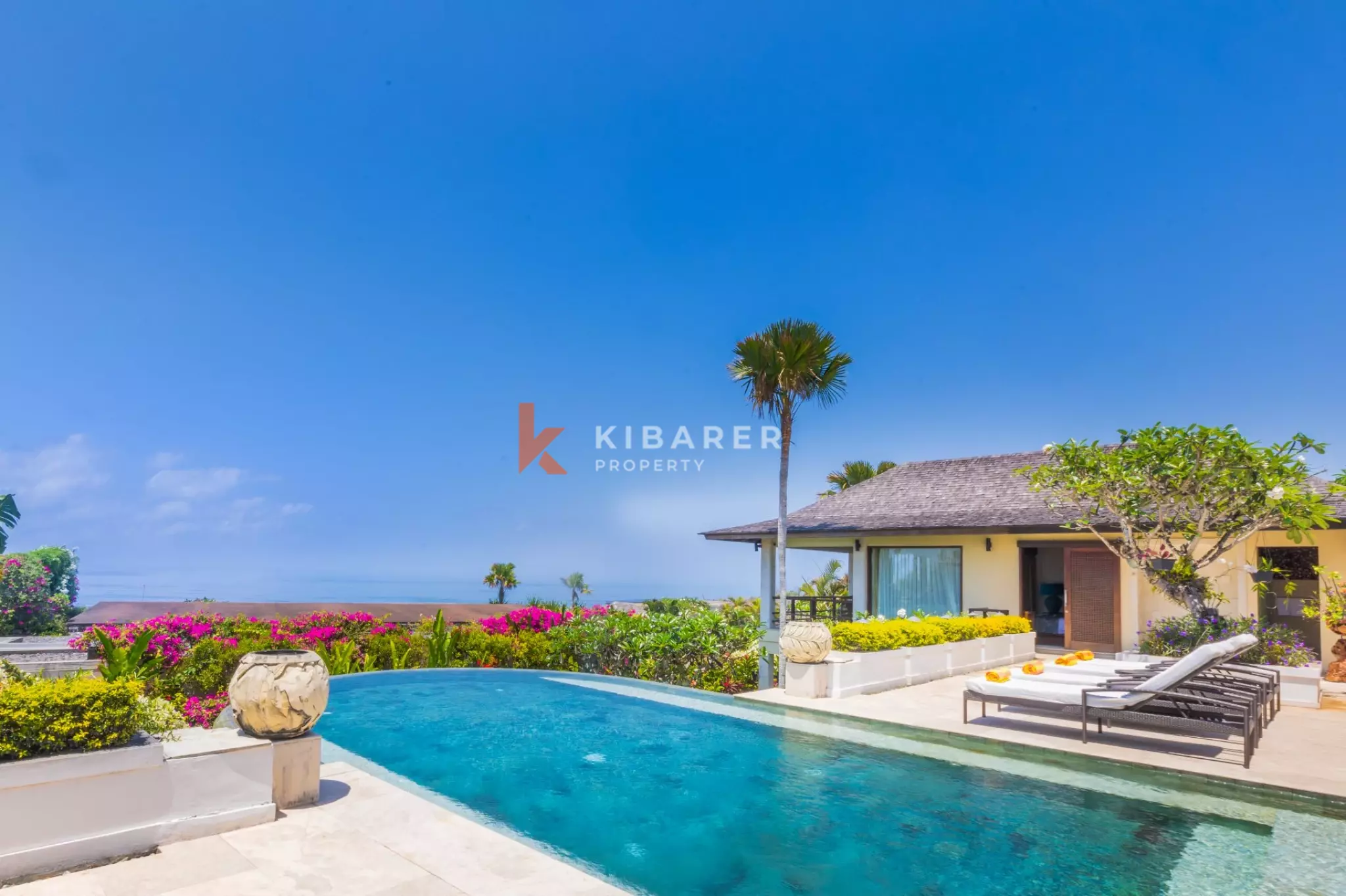 Six Bedroom Hilltop Haven with Panoramic Indian Ocean Views in Kutuh