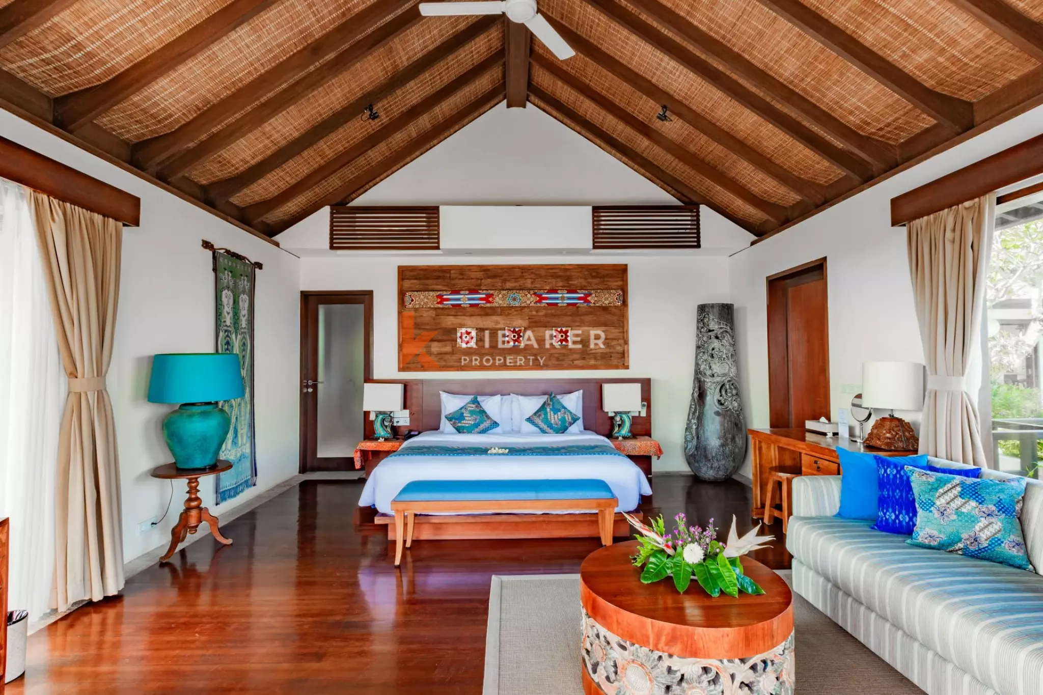 Six Bedroom Hilltop Haven with Panoramic Indian Ocean Views in Kutuh — image 11
